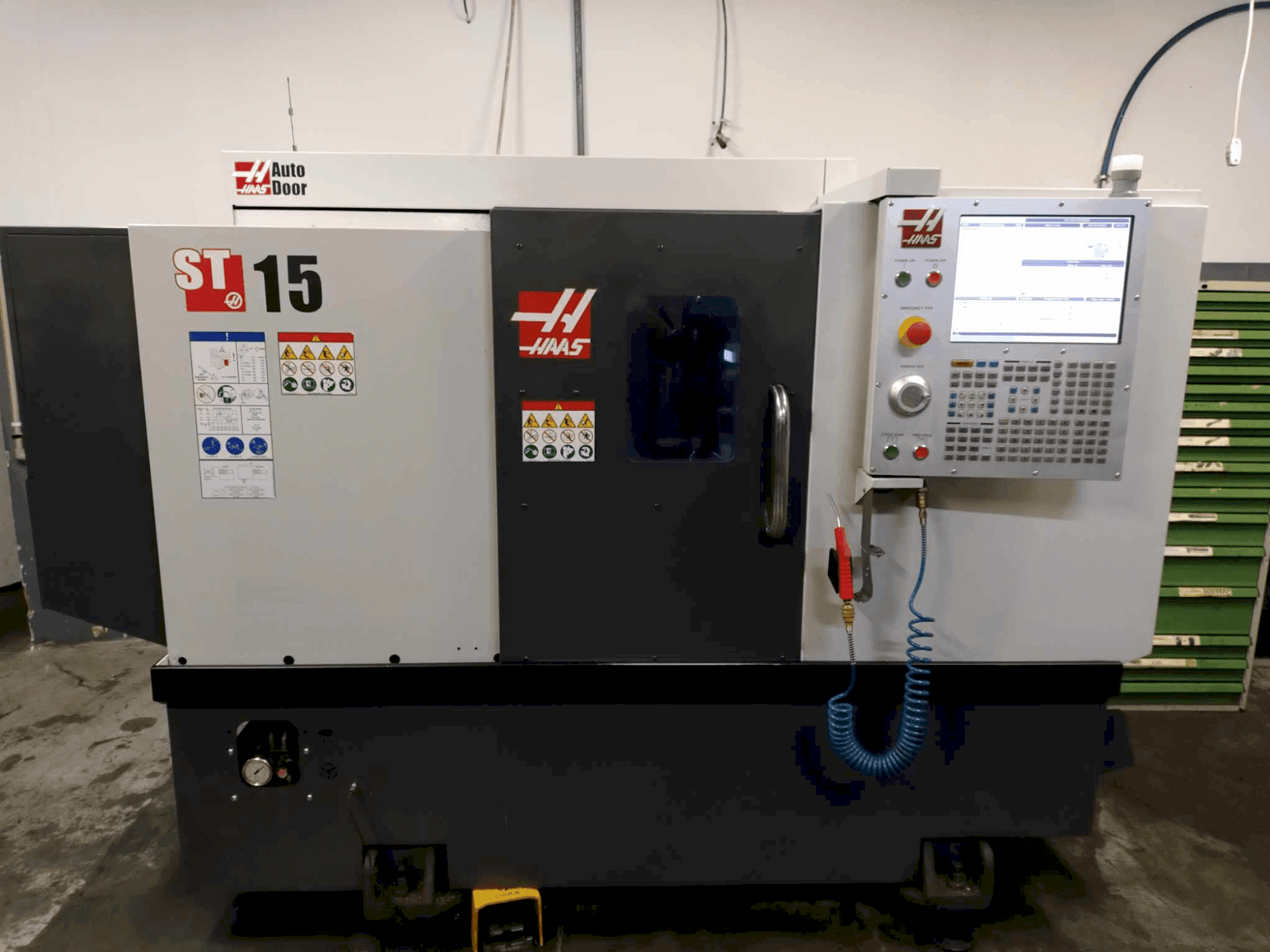 Вид станка HAAS ST-15 спереди