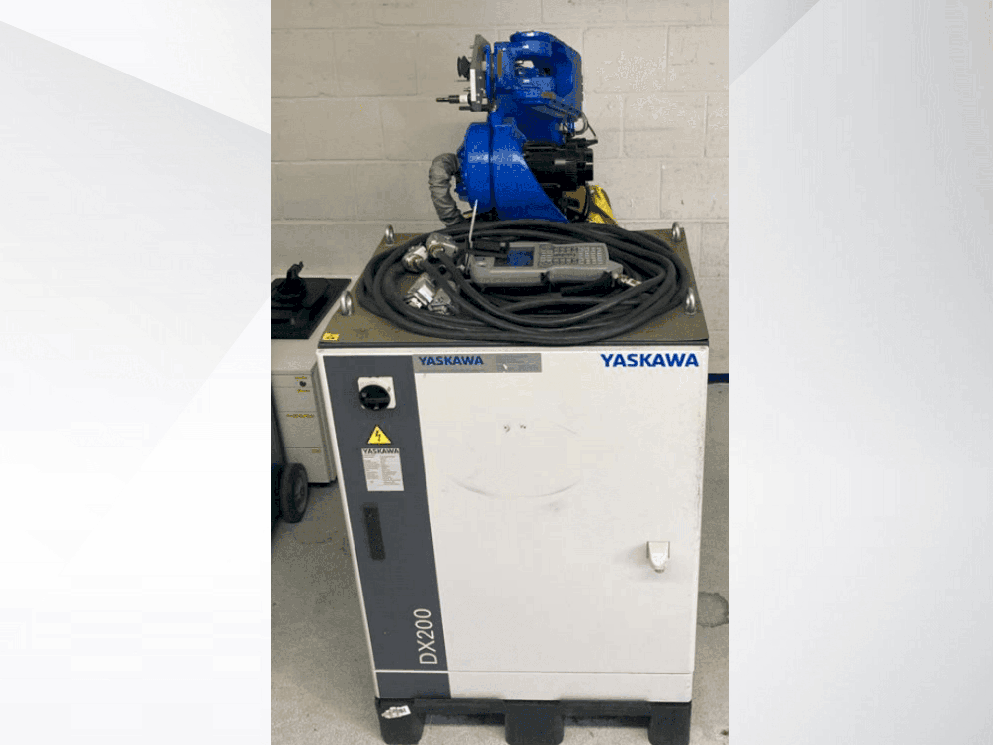 Вид станка Yaskawa Motoman YR-MH00024-A00 спереди