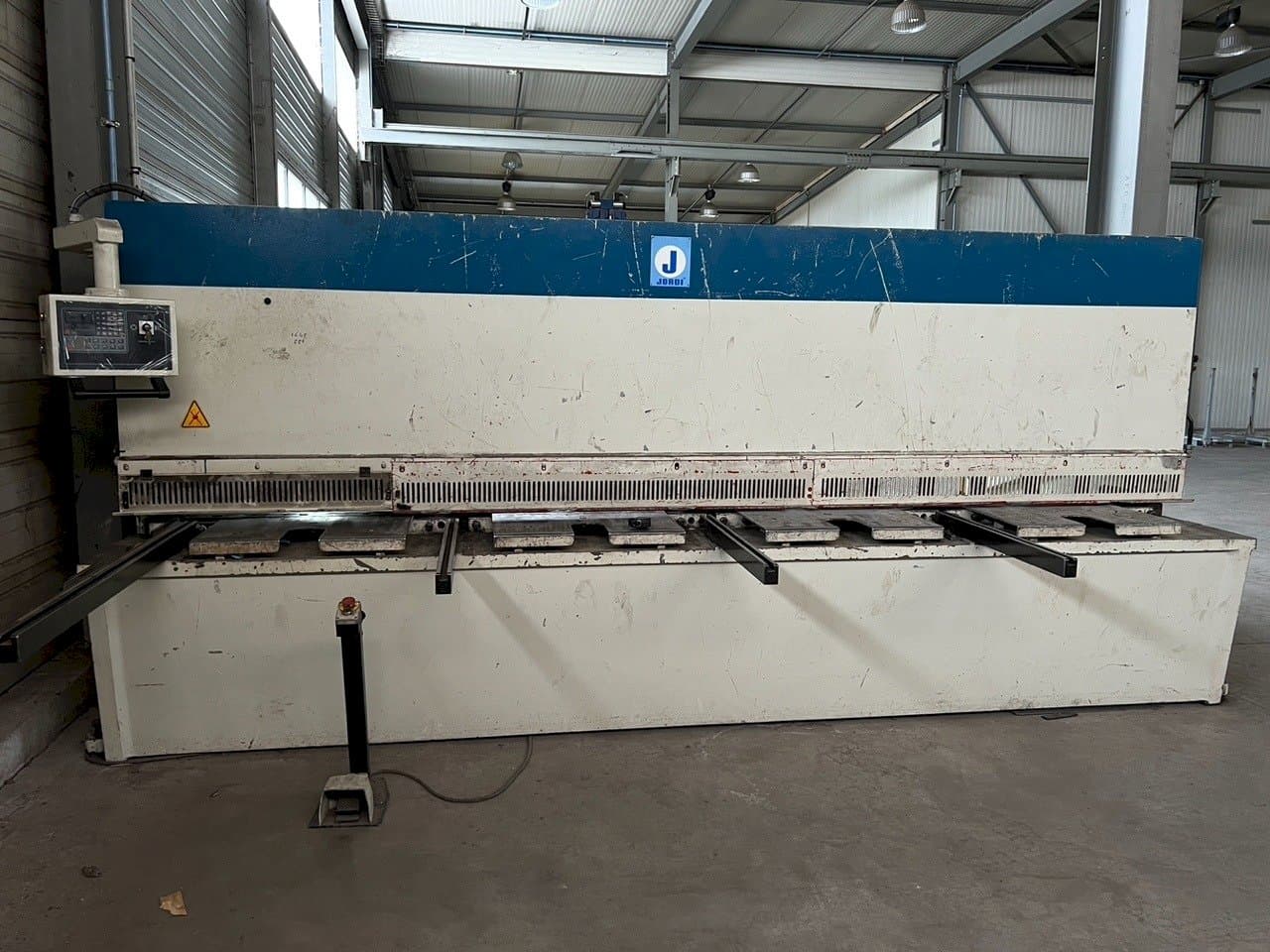 Вид станка JORDI CH 413 спереди
