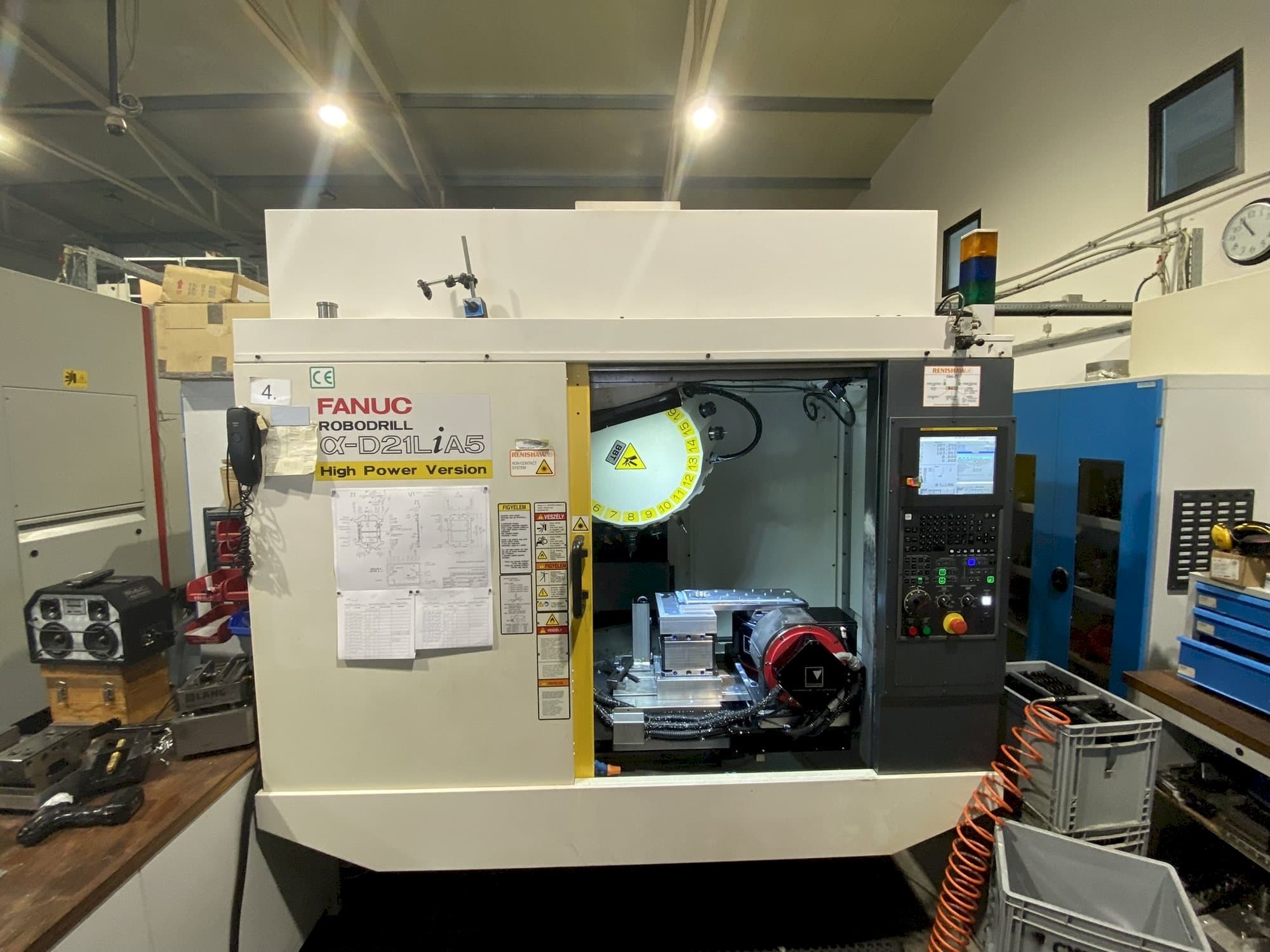 Вид станка FANUC Robodrill Alpha D21LiB5 спереди