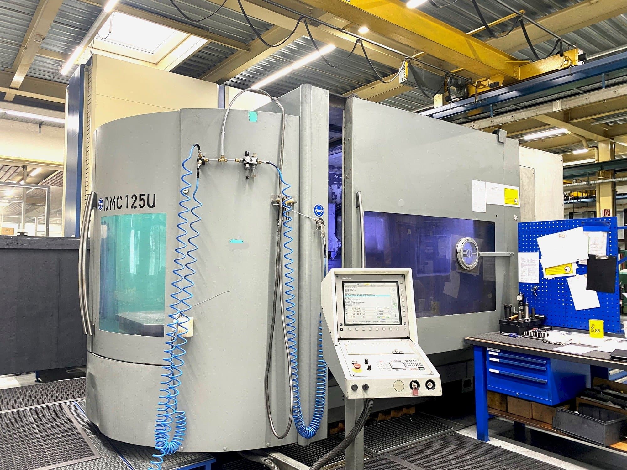 Вид станка DMG Deckel Maho DMC 125 U спереди