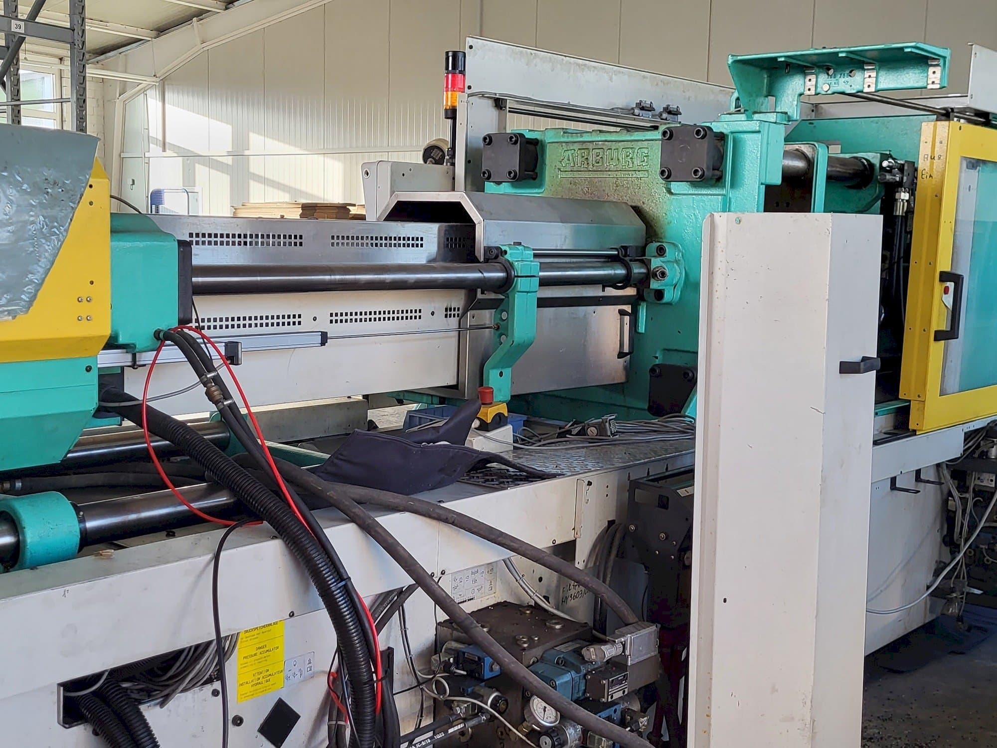 Вид станка Arburg Allrounder Centex 570C2200-1300 слева