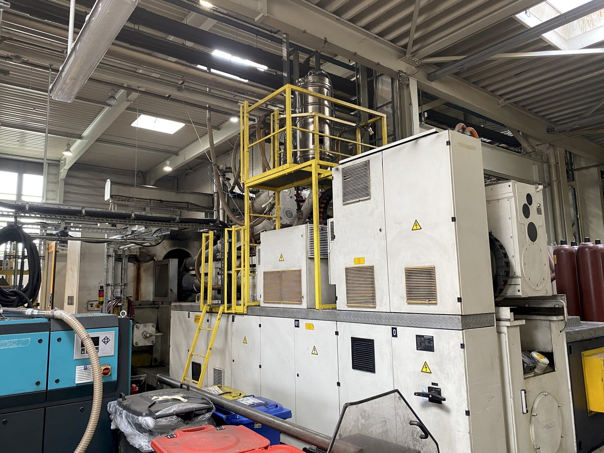 Вид станка Krauss Maffei 1600-12000-1400 MZ спереди