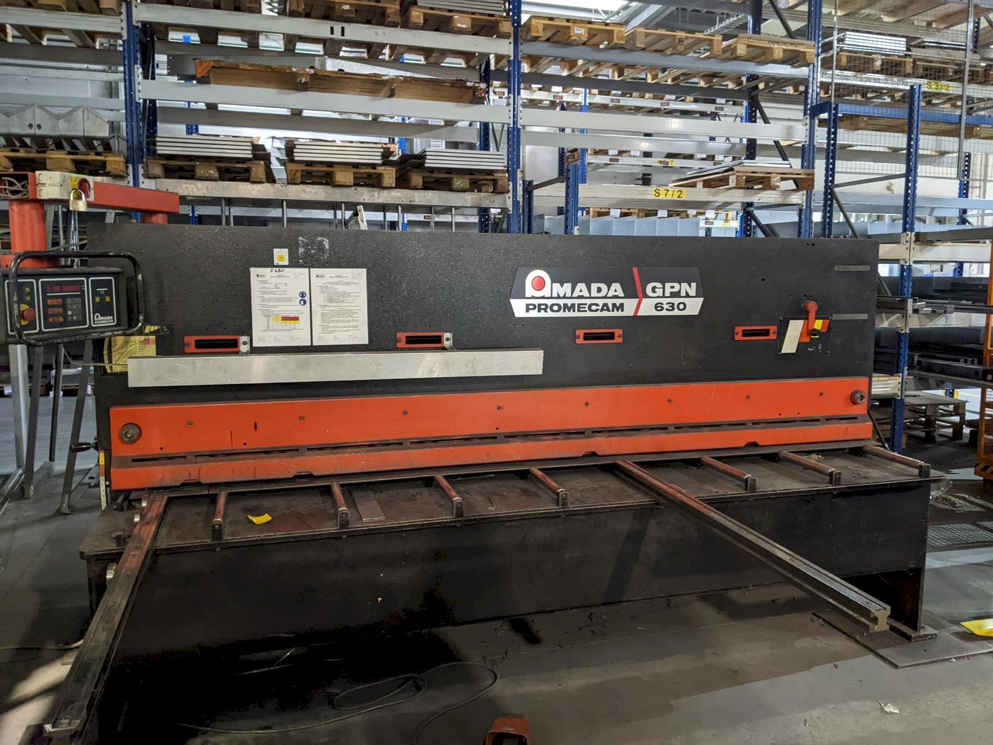 Вид станка AMADA Promecam Gpn 630 спереди