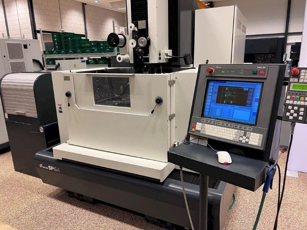 Вид станка Makino   спереди