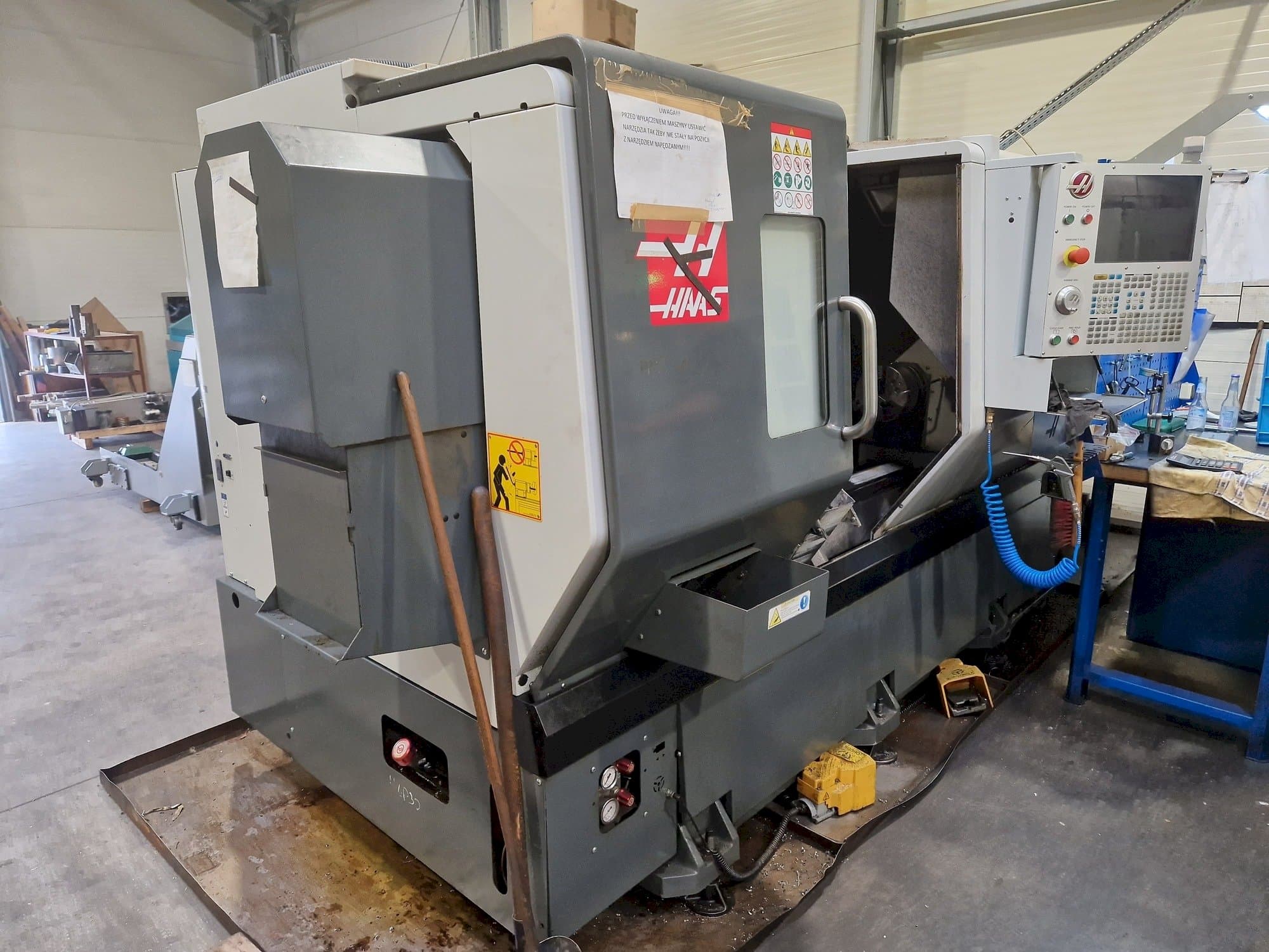 Вид станка с HAAS DS-30Y правой стороны