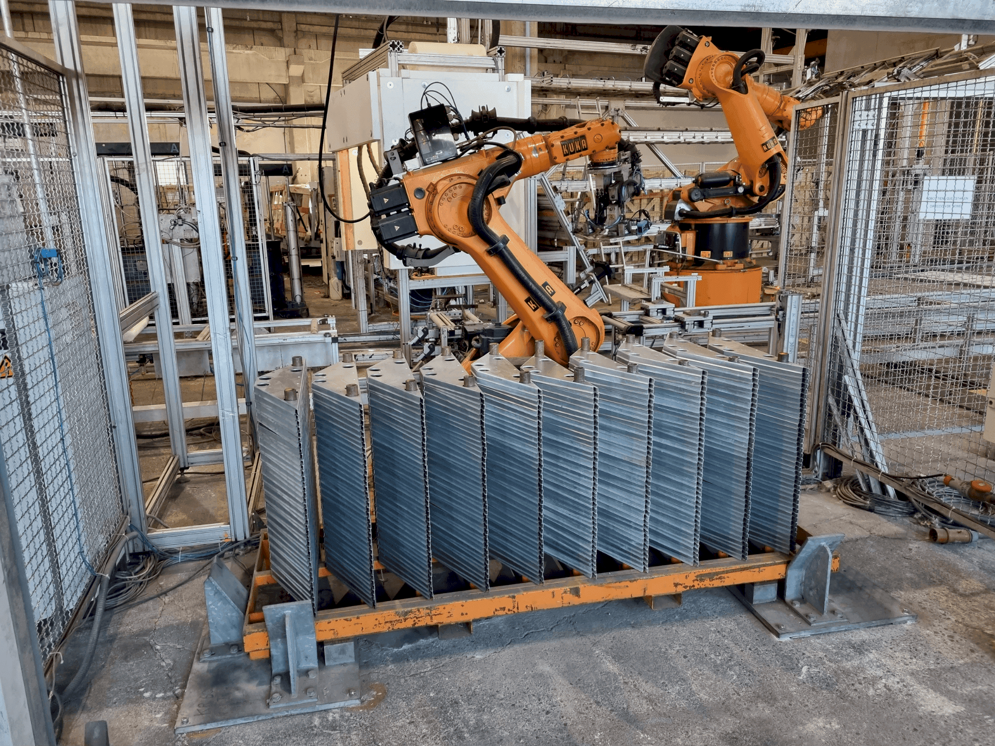 Вид станка KUKA KR 360 L280-2  спереди