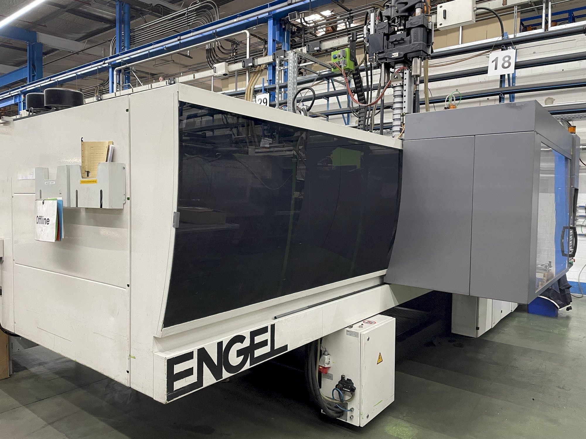 Вид станка ENGEL VICTORY 1350H500V/350 Combi спереди