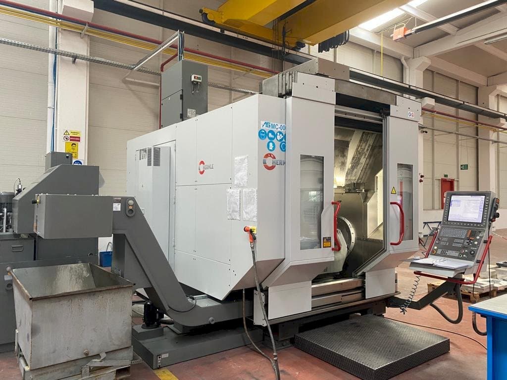 Вид станка HERMLE C42u-mt спереди