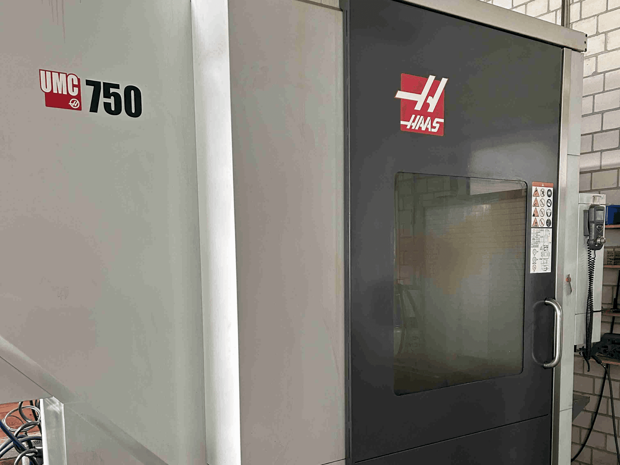 Вид станка HAAS UMC-750 спереди