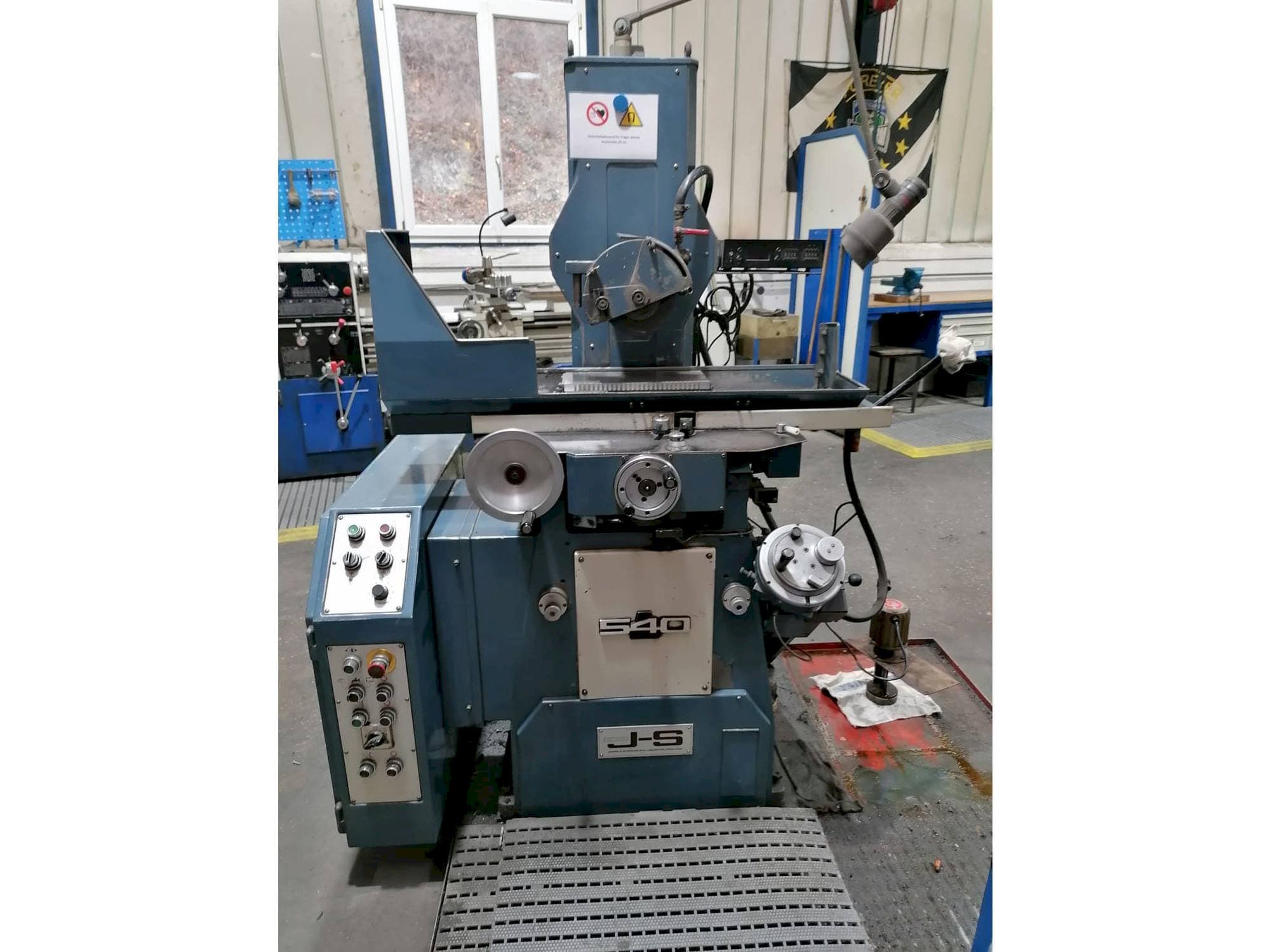 Вид станка Jones & Shipman 540 спереди