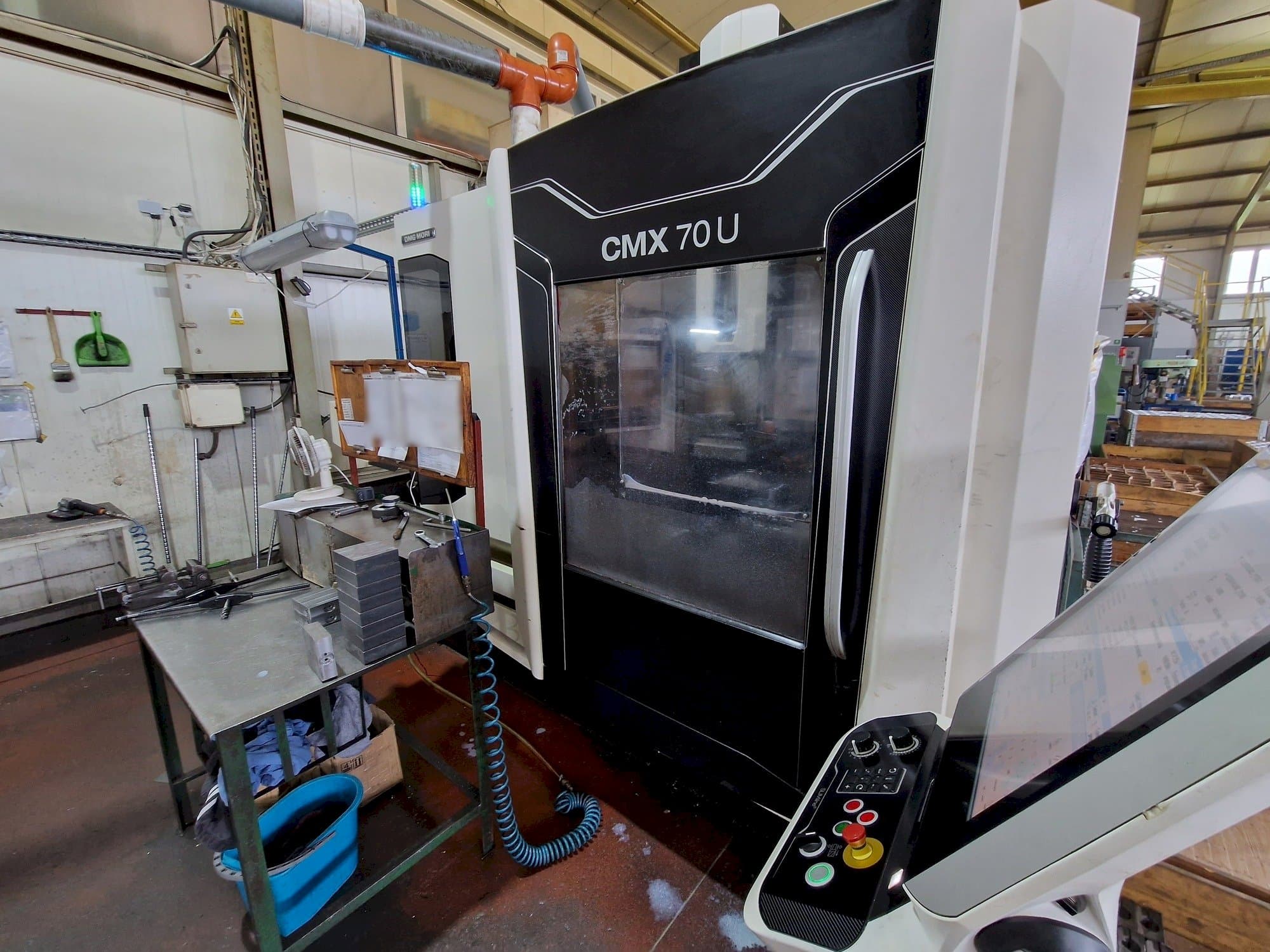 Вид станка DMG MORI CMX 70 U спереди