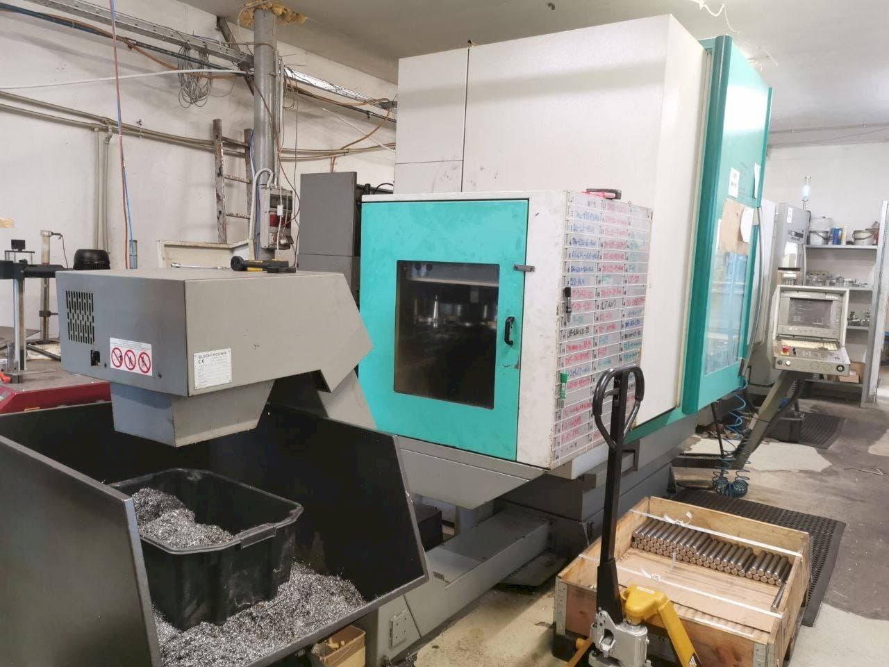 Вид станка DECKEL MAHO 70 V спереди