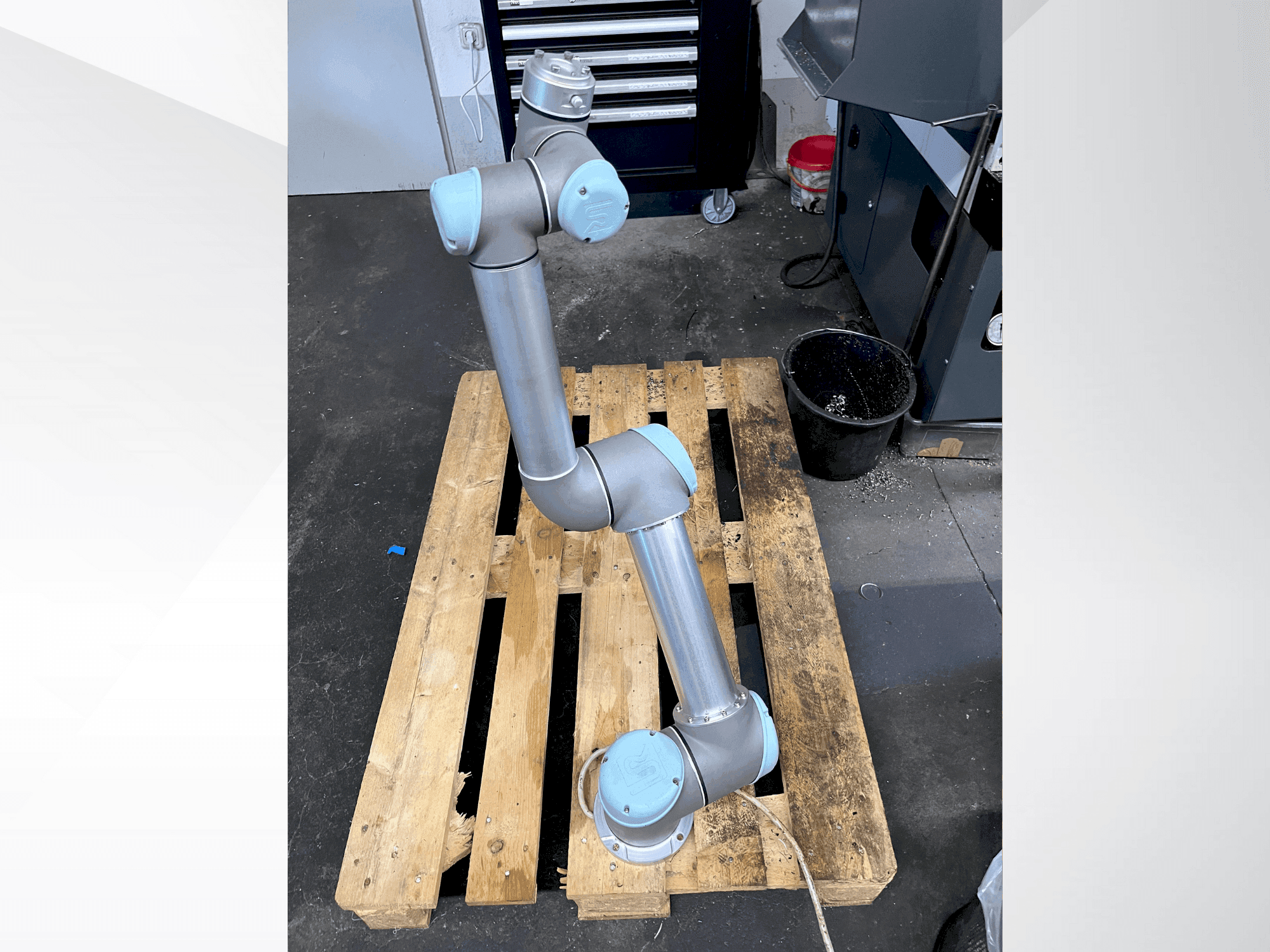 Вид станка Universal Robots UR5 CB3.1  спереди