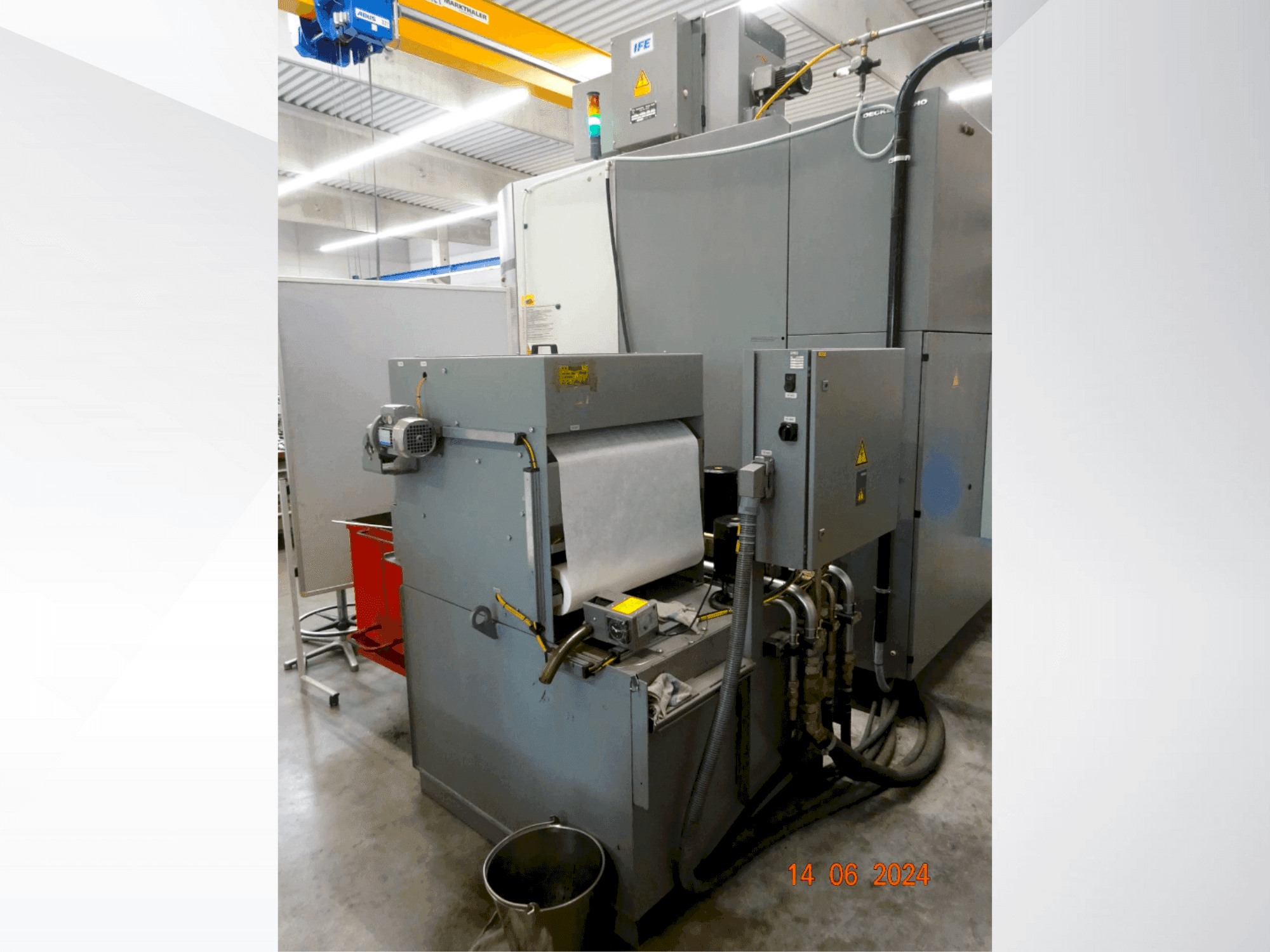 Вид станка DMG DMU 80 MonoBlock  спереди