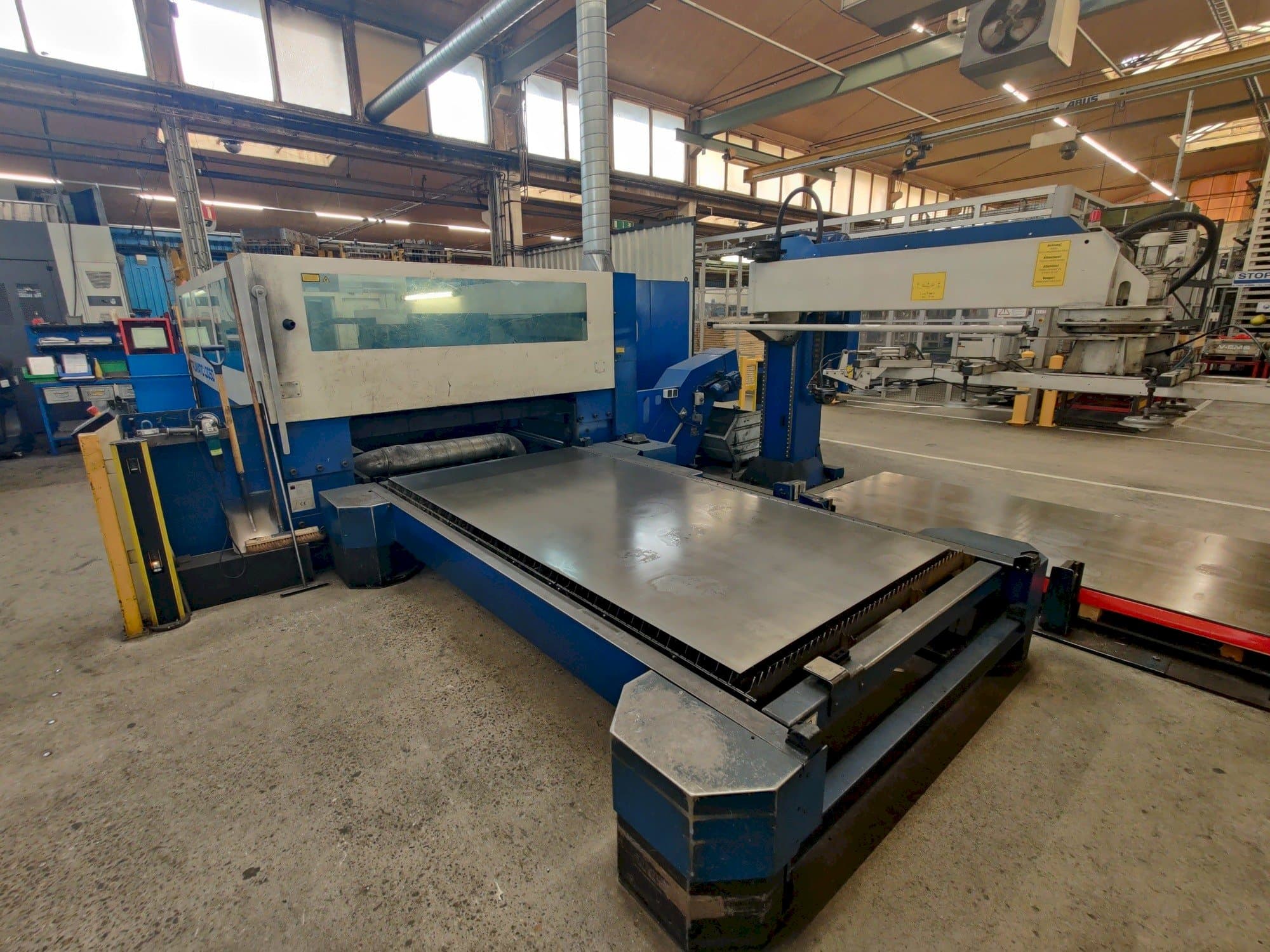 Вид станка Trumpf Trumatic L3050 спереди