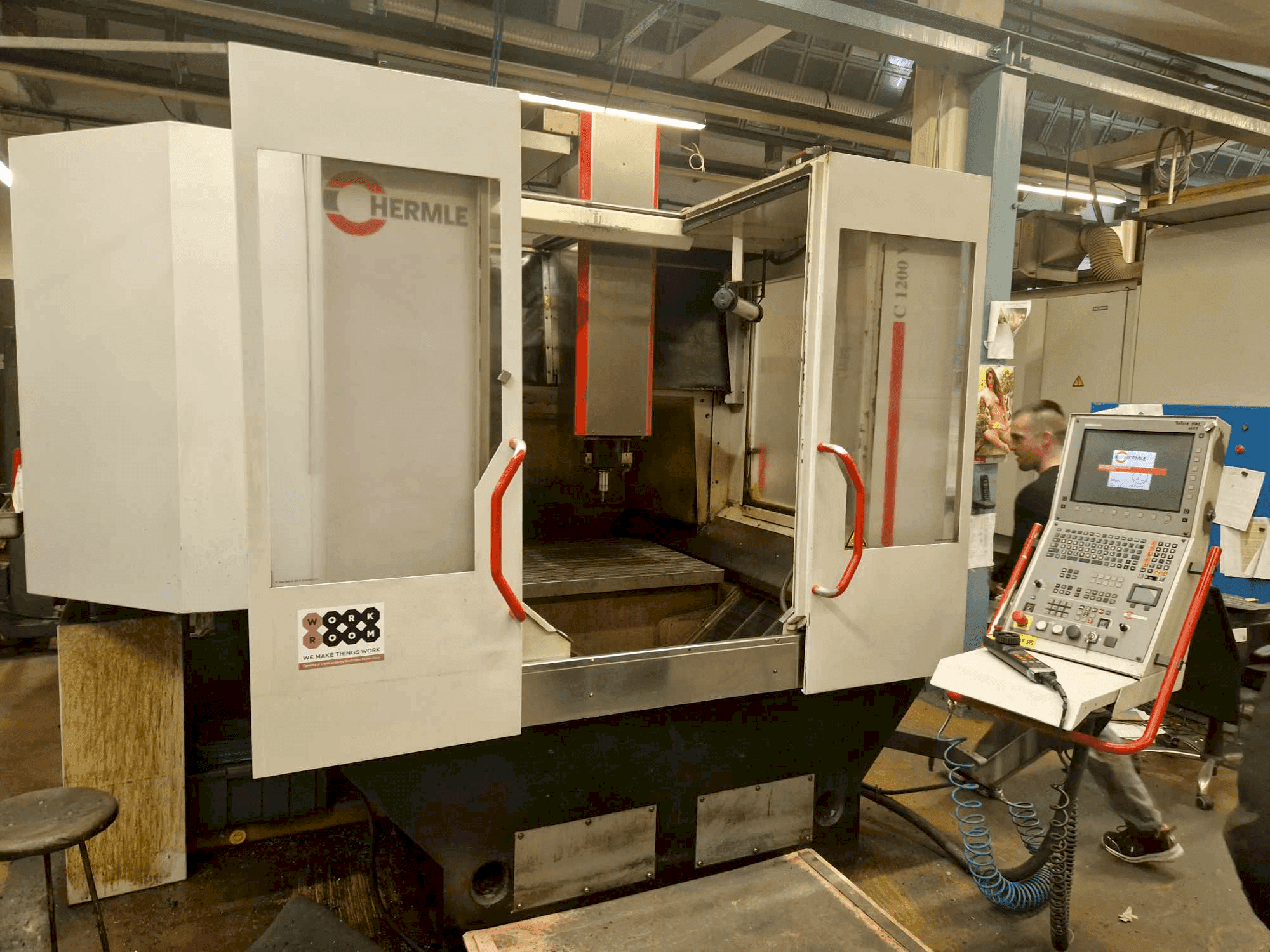Вид станка HERMLE C 1200 V спереди