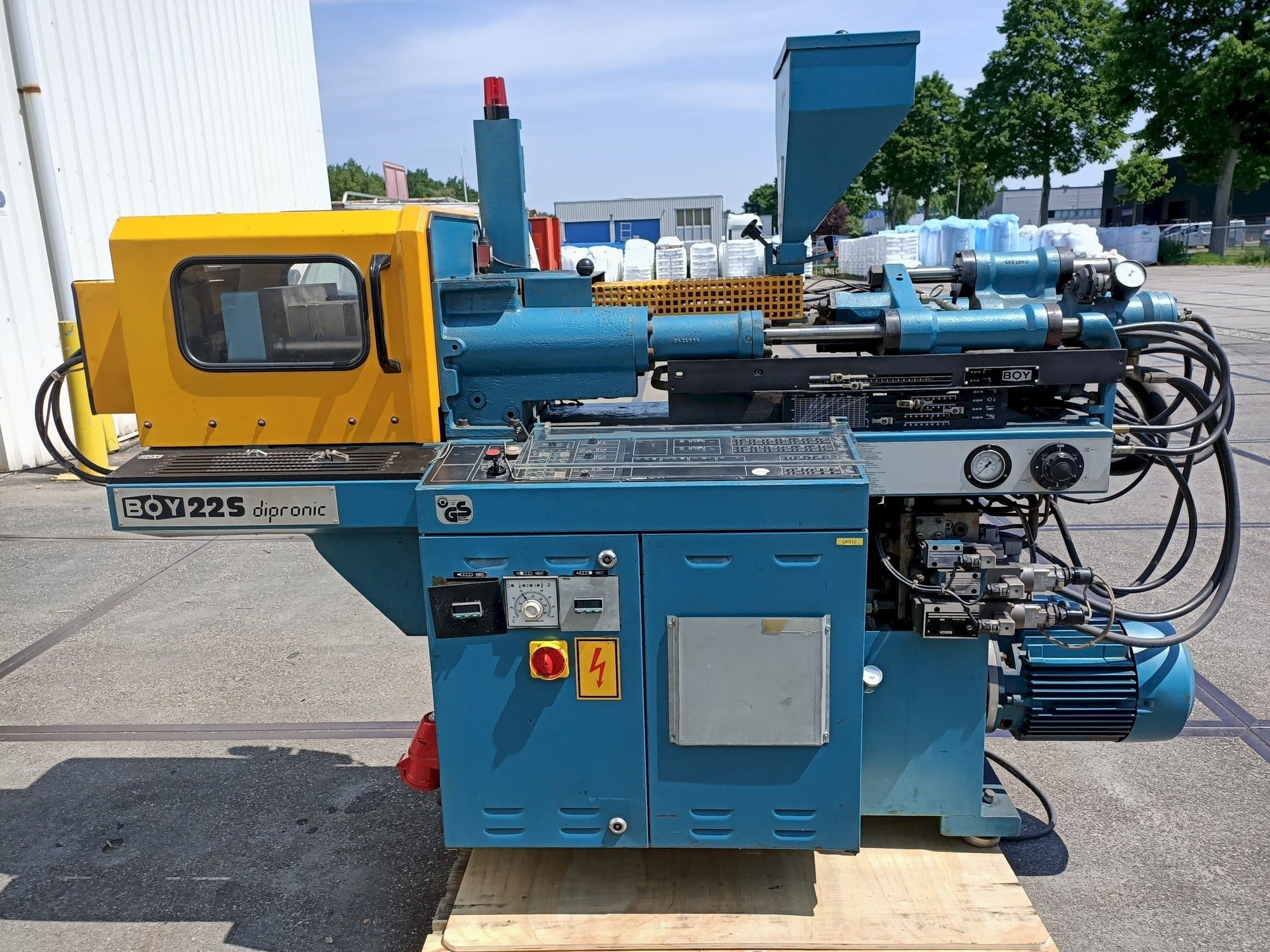 Вид станка BOY 22S dipronic спереди