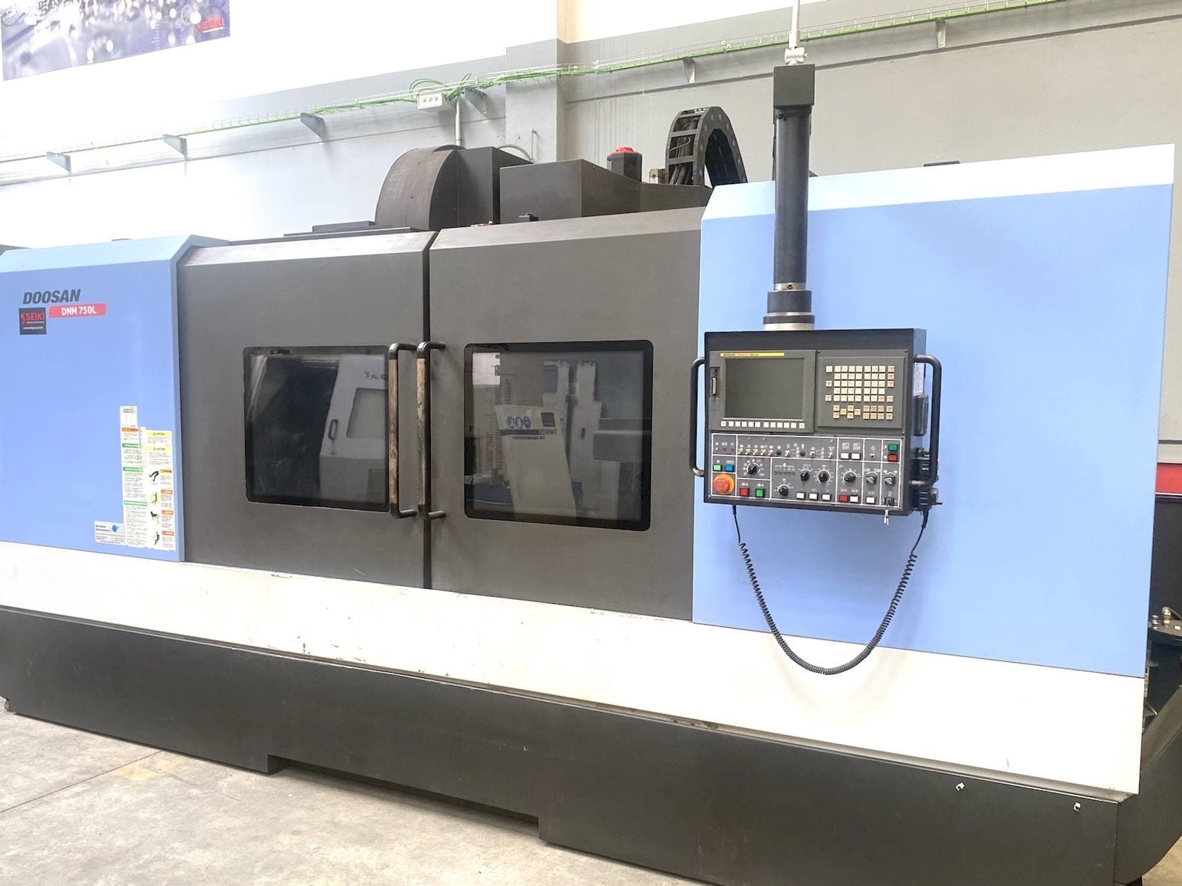 Вид станка Doosan DNM 750L спереди