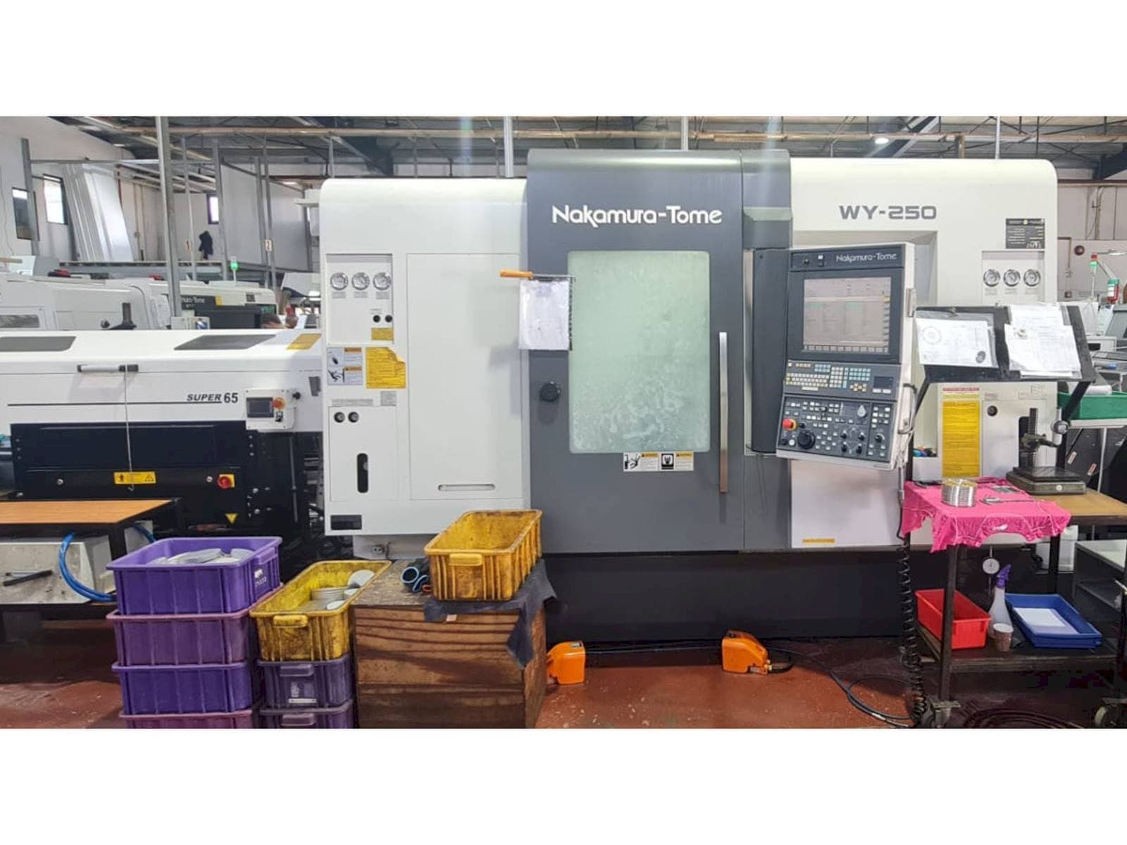 Вид станка NAKAMURA-TOME WY 250 спереди