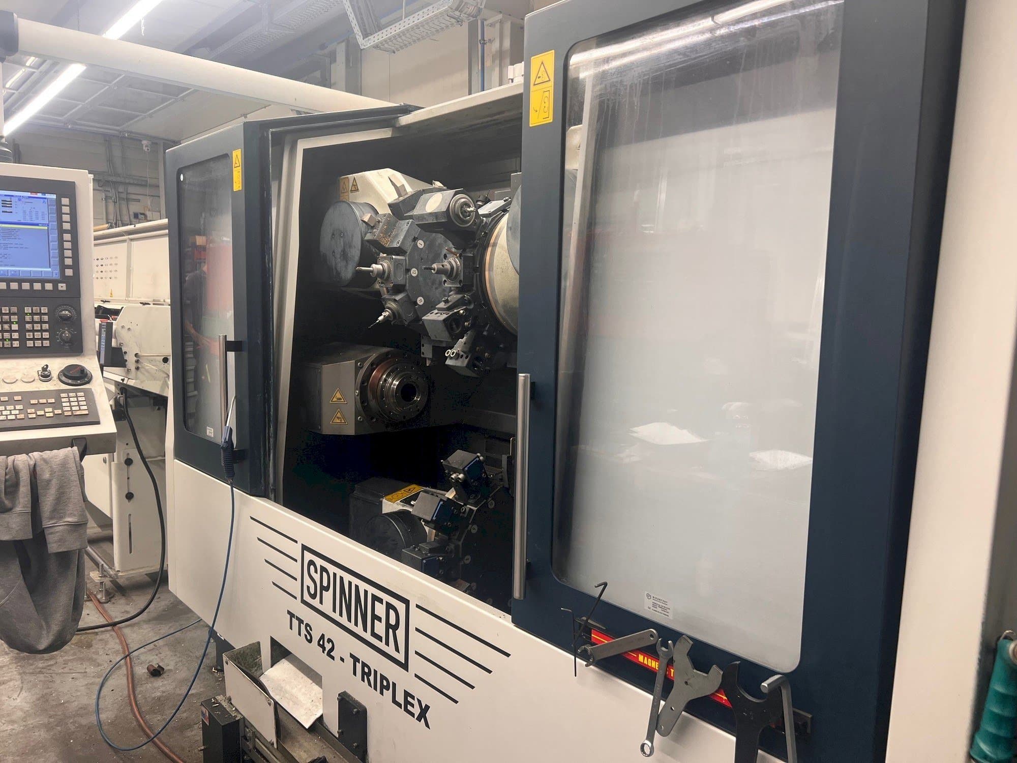 Вид станка SPINNER TTS 42  спереди