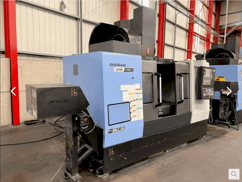 Вид станка Doosan DNM 6700 спереди