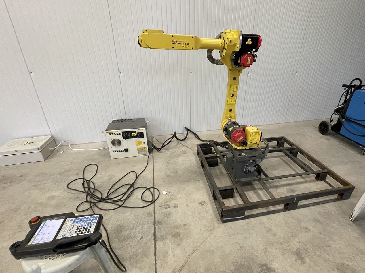 Вид станка FANUC Arc mate 0iB спереди