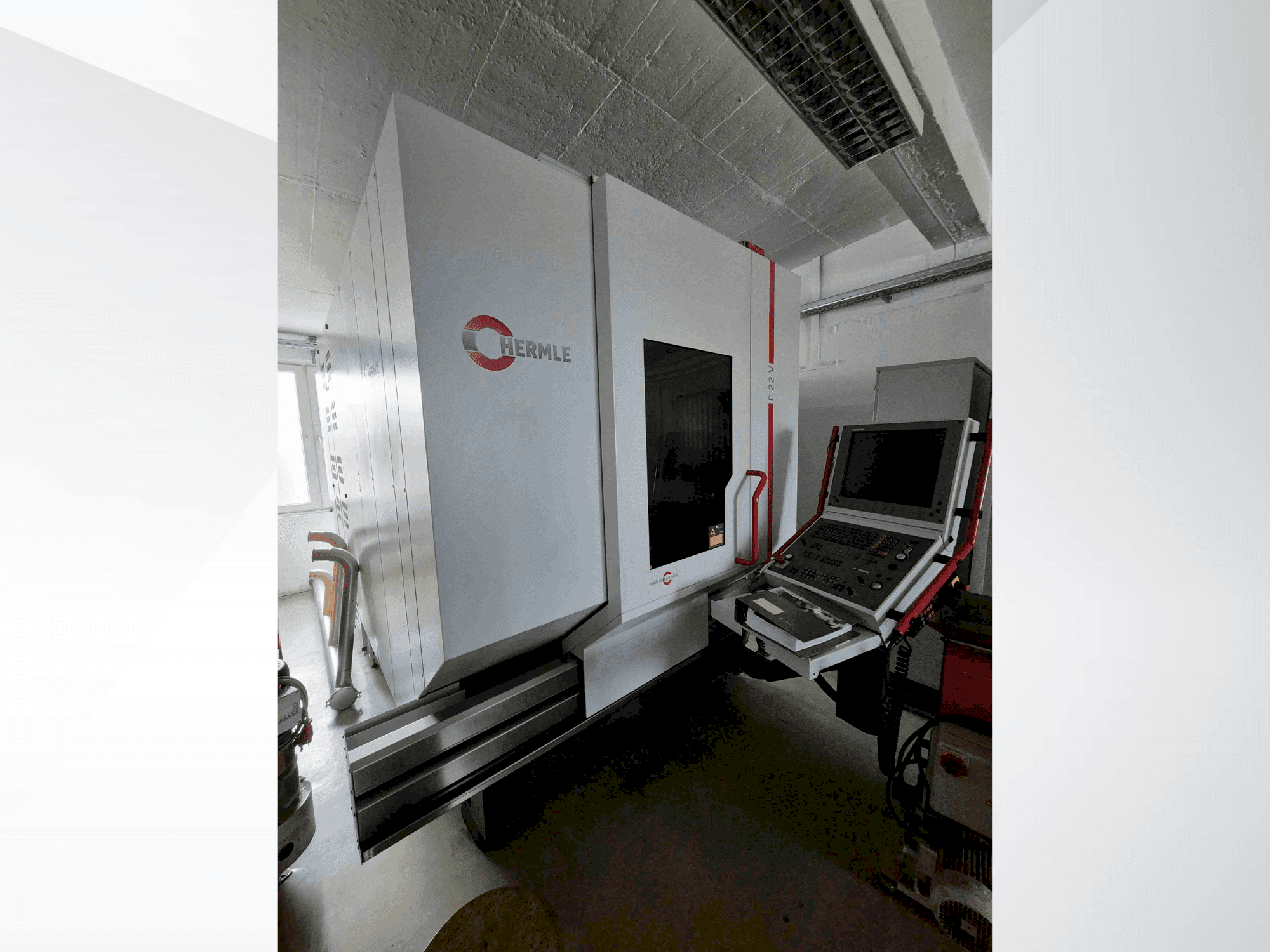 Вид станка HERMLE C22 V  спереди