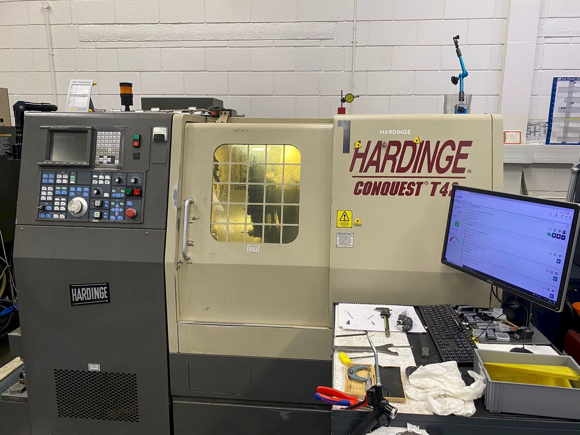 Вид станка HARDINGE Conquest T42 спереди