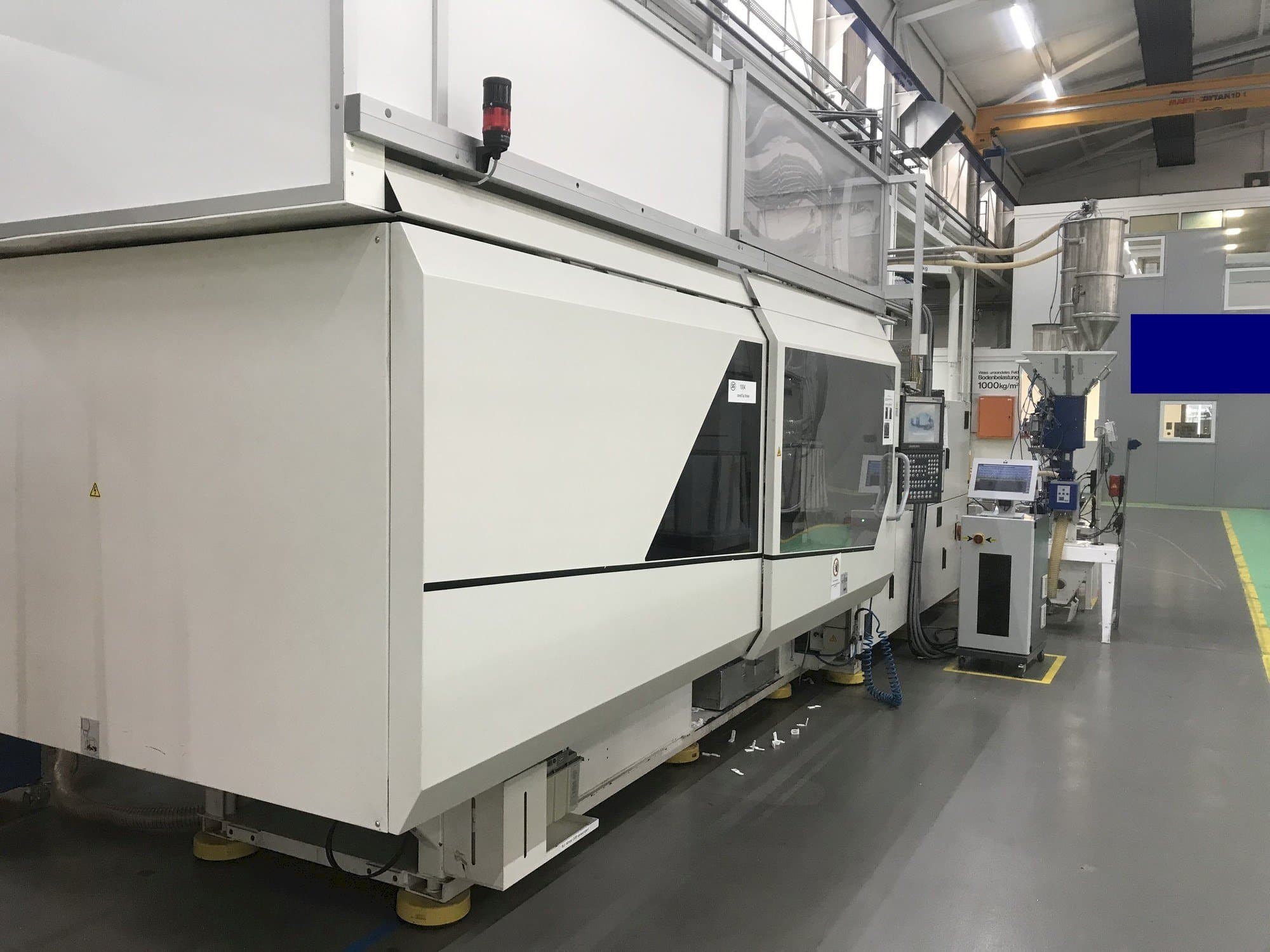 Вид станка DEMAG SP 350/820-2500 спереди