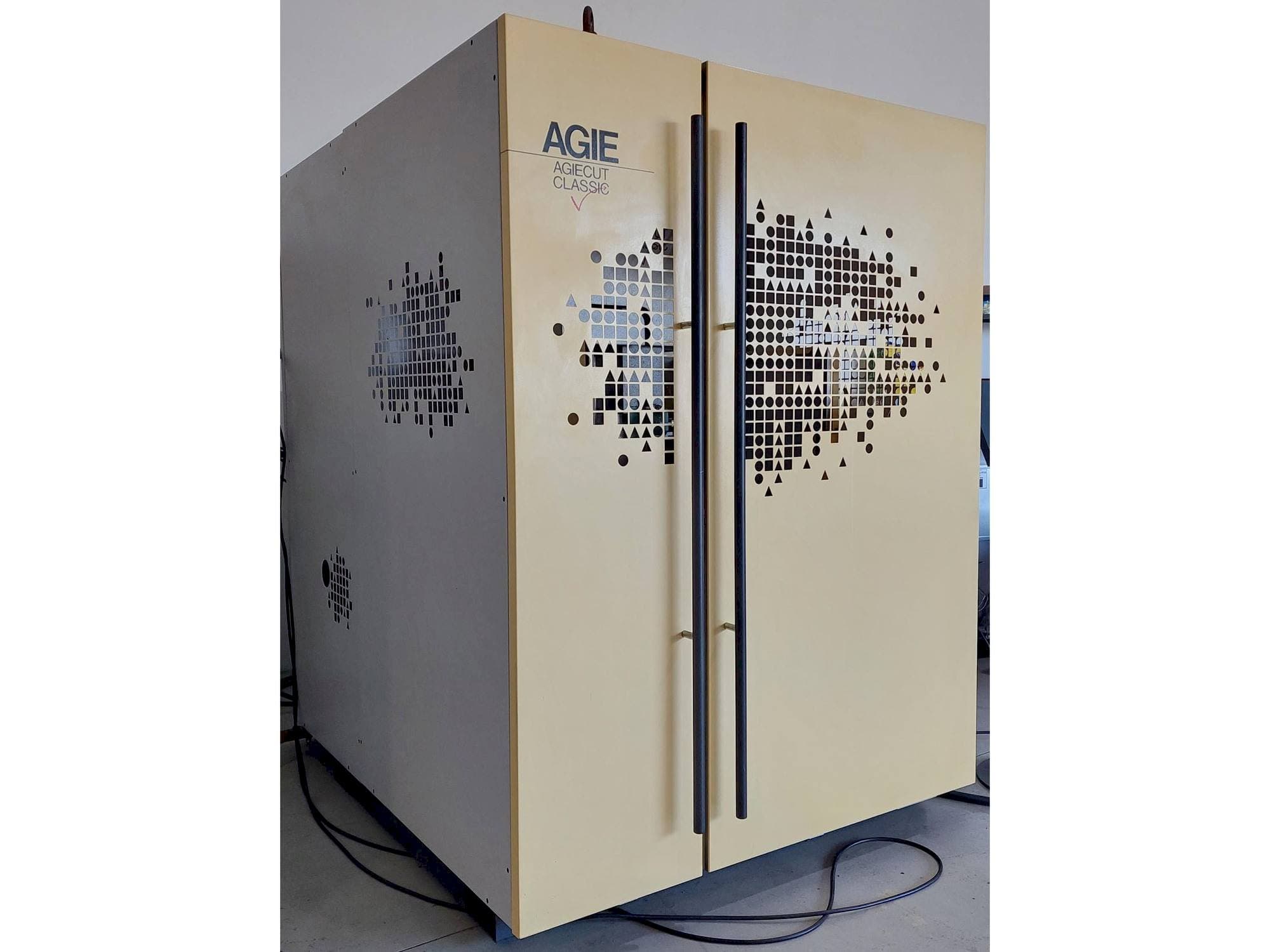 Вид станка AGIE CUT CLASSIC V2 спереди