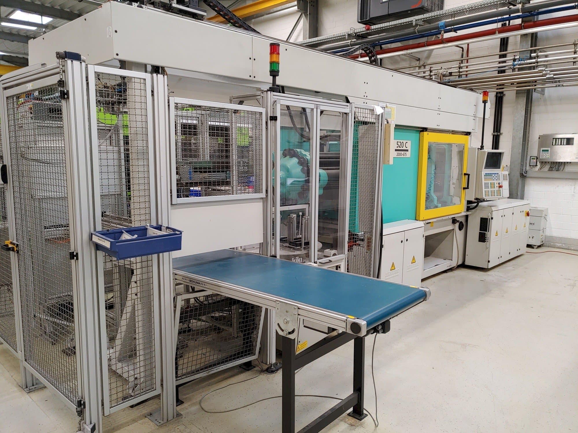 Вид станка Arburg Allrounder 520 C 2000-675  спереди