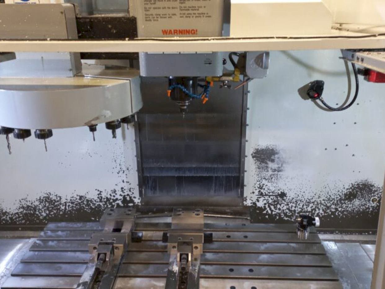 Вид станка HAAS VF-4 DHE спереди
