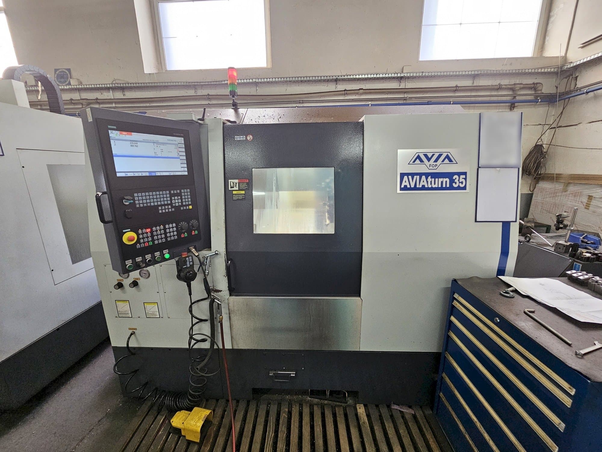 Вид станка Avia									 AVIAturn 35  спереди