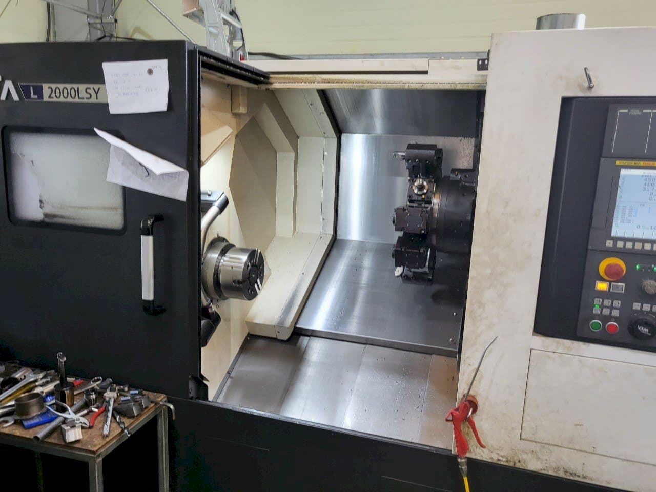 Вид станка Hyundai Wia L2000LSY спереди