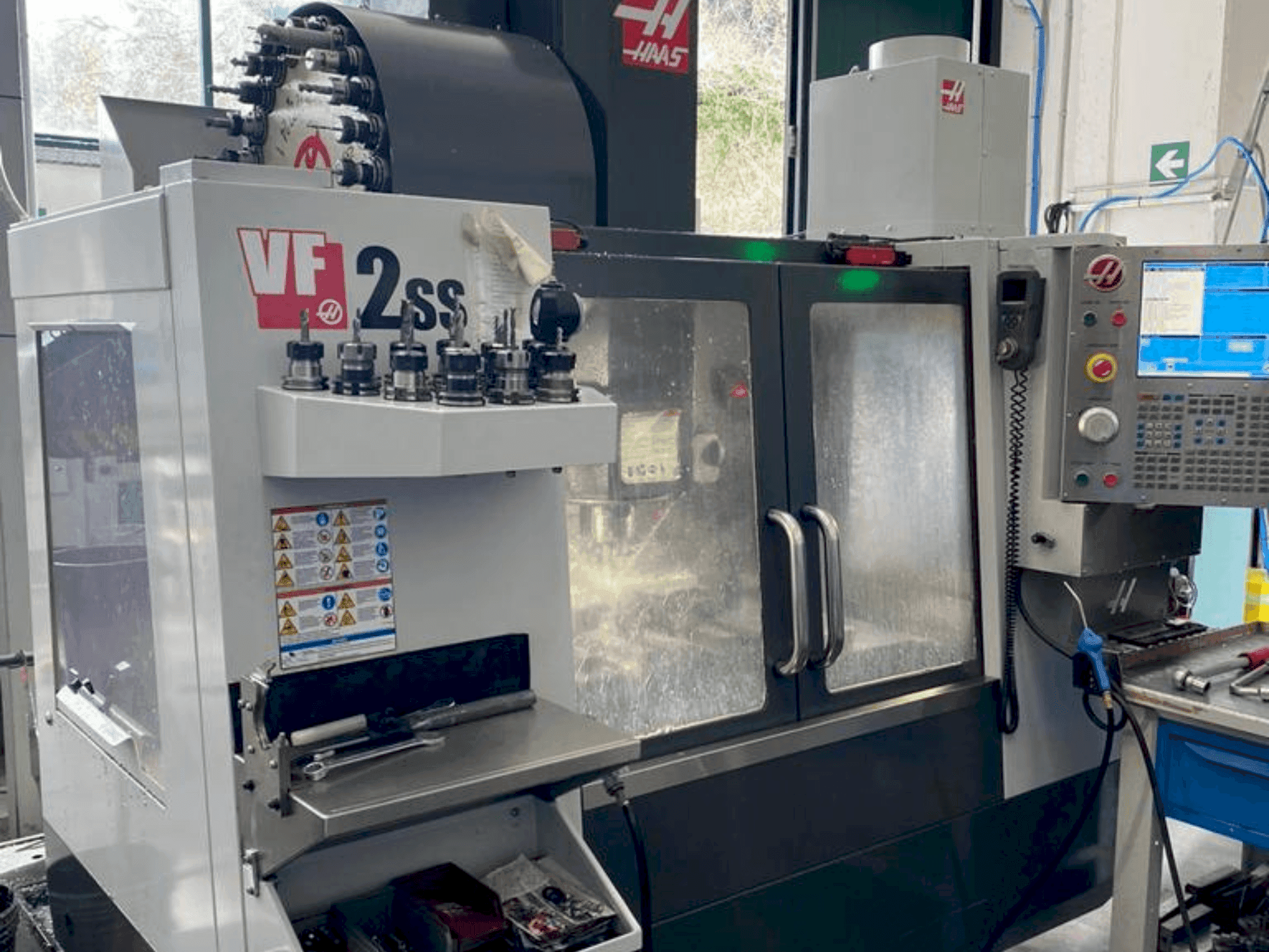 Вид станка HAAS VF-2SS спереди