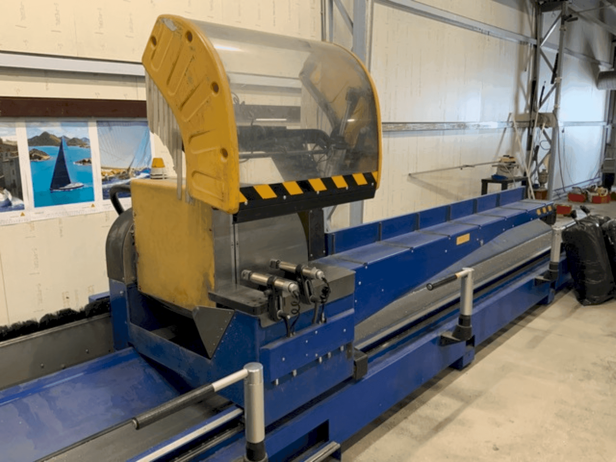Вид станка SCHÜCO PDG e-Cut 600 спереди