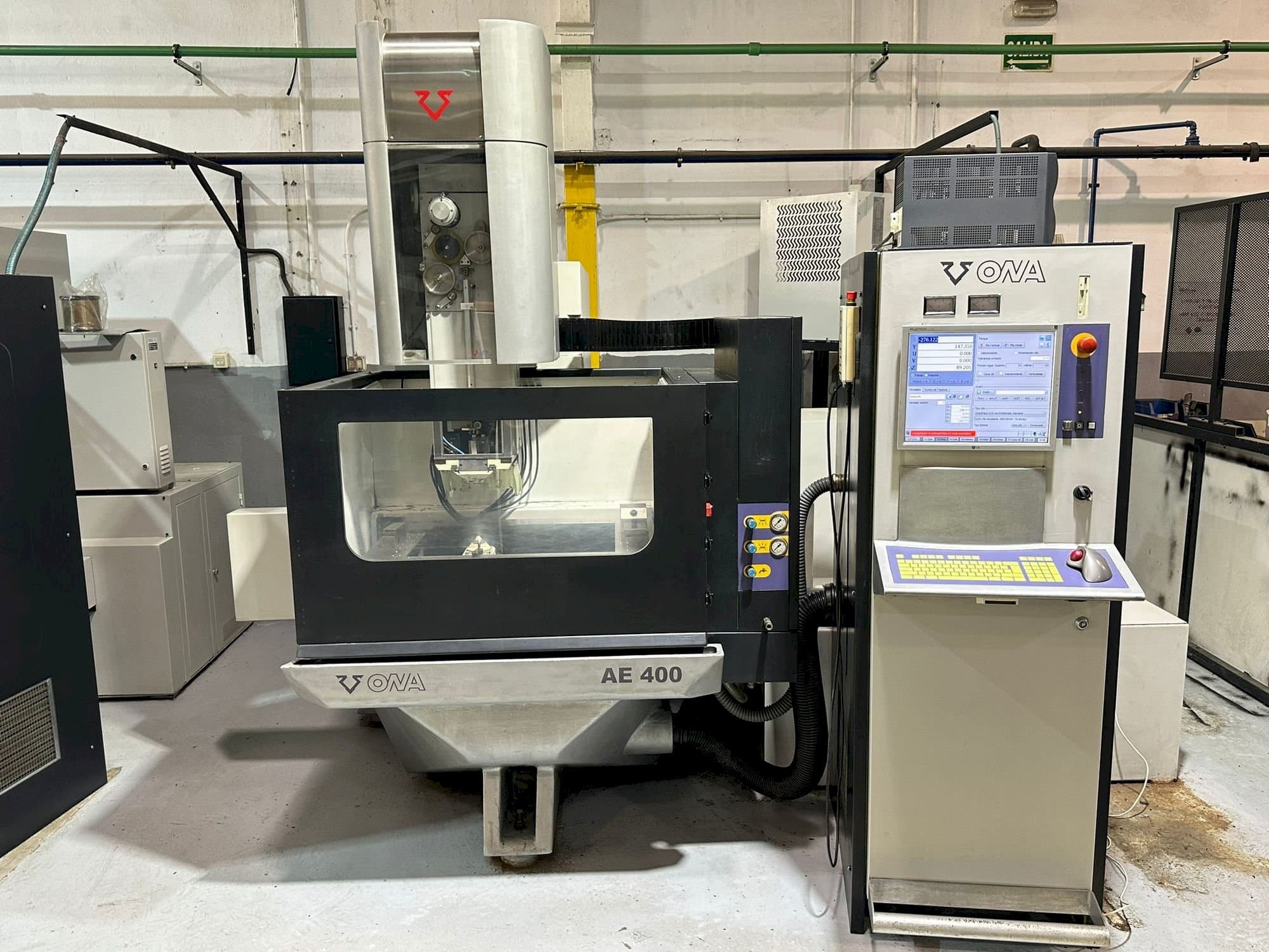 Вид станка ONA AE400 спереди