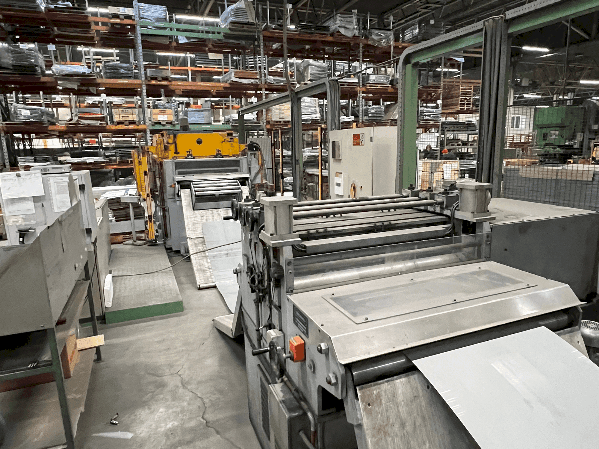 Вид станка MECASTEEL Coil Press Feeding Line спереди