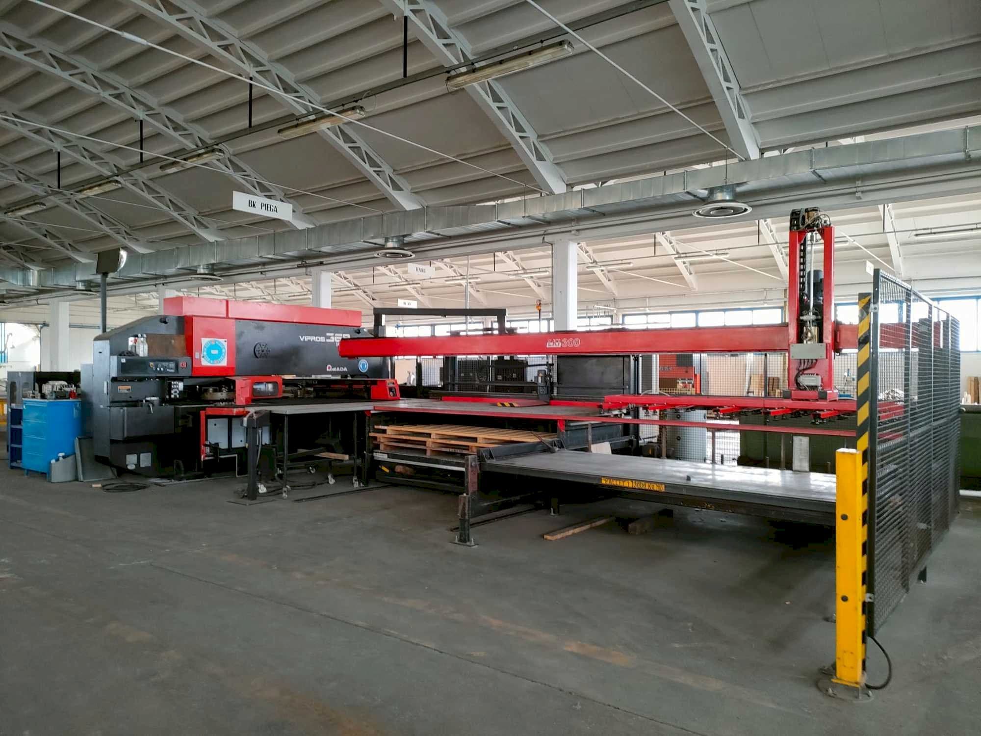 Вид станка AMADA VIPROS 368 KING спереди