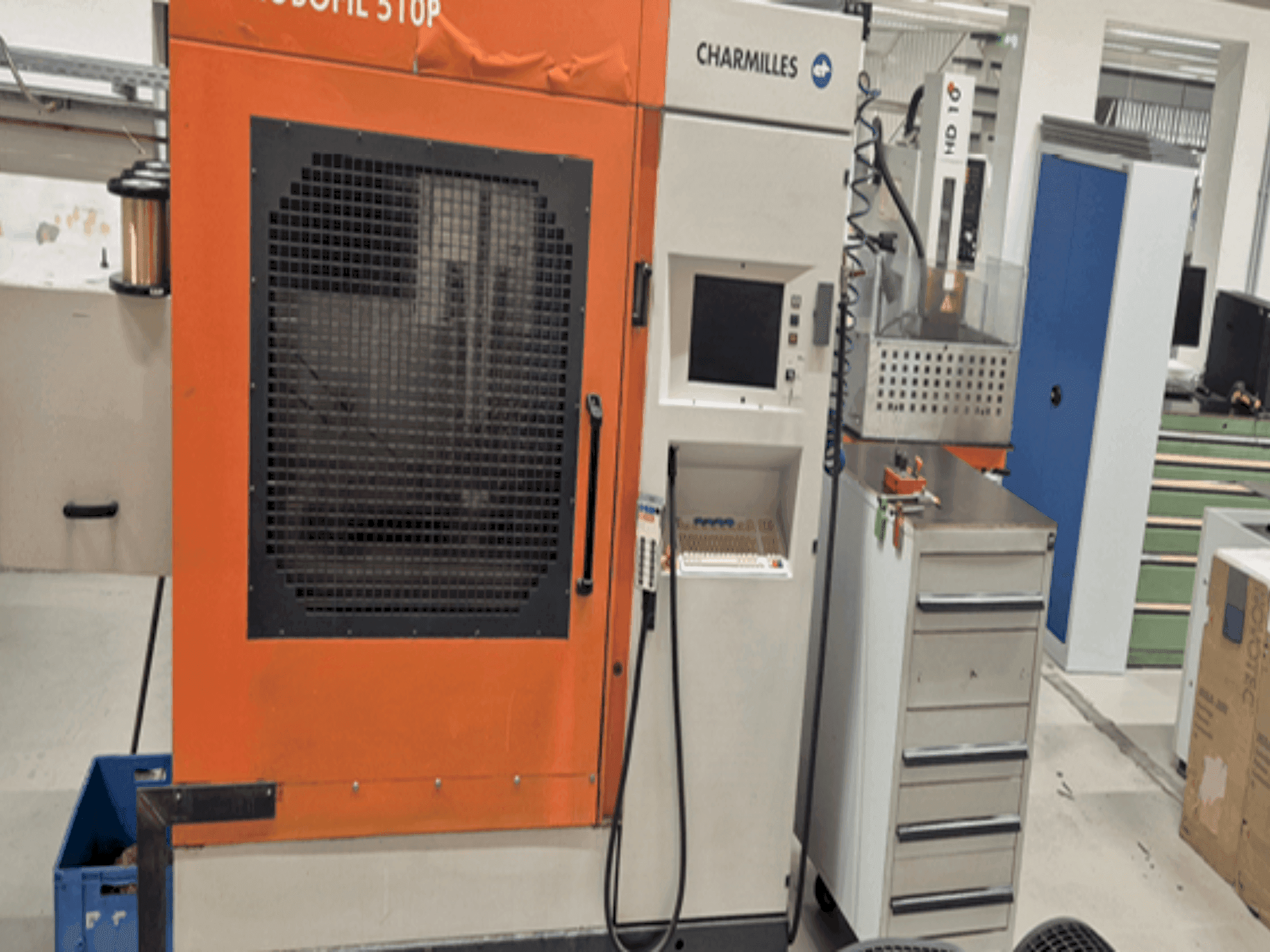 Вид станка CHARMILLES Robofil 51  спереди