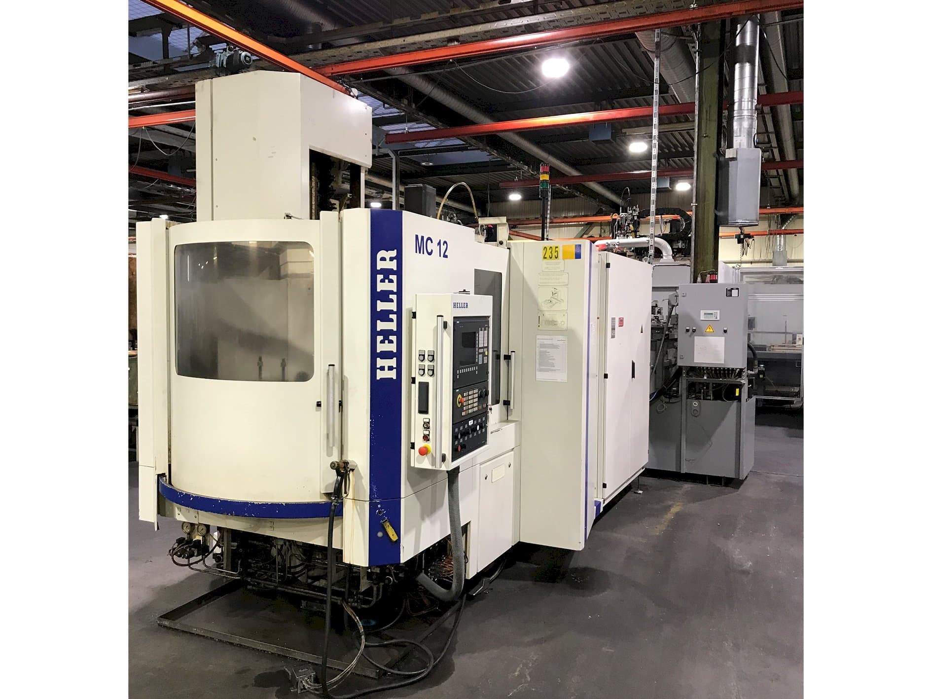 Вид станка HELLER MC 12 спереди