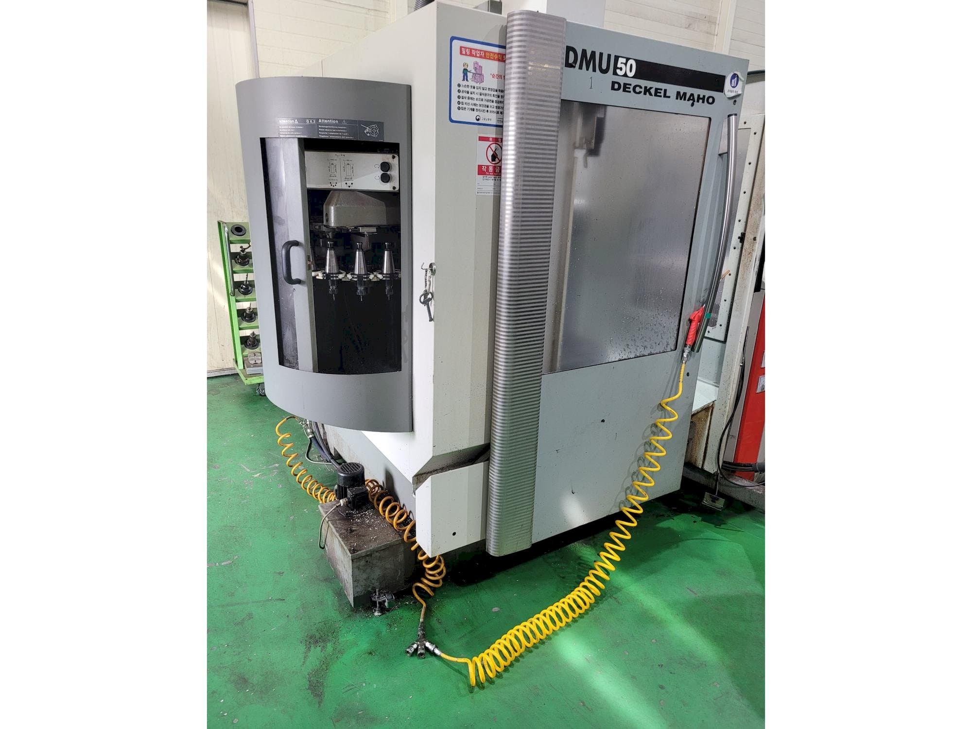 Вид станка DECKEL MAHO DMU 50 спереди