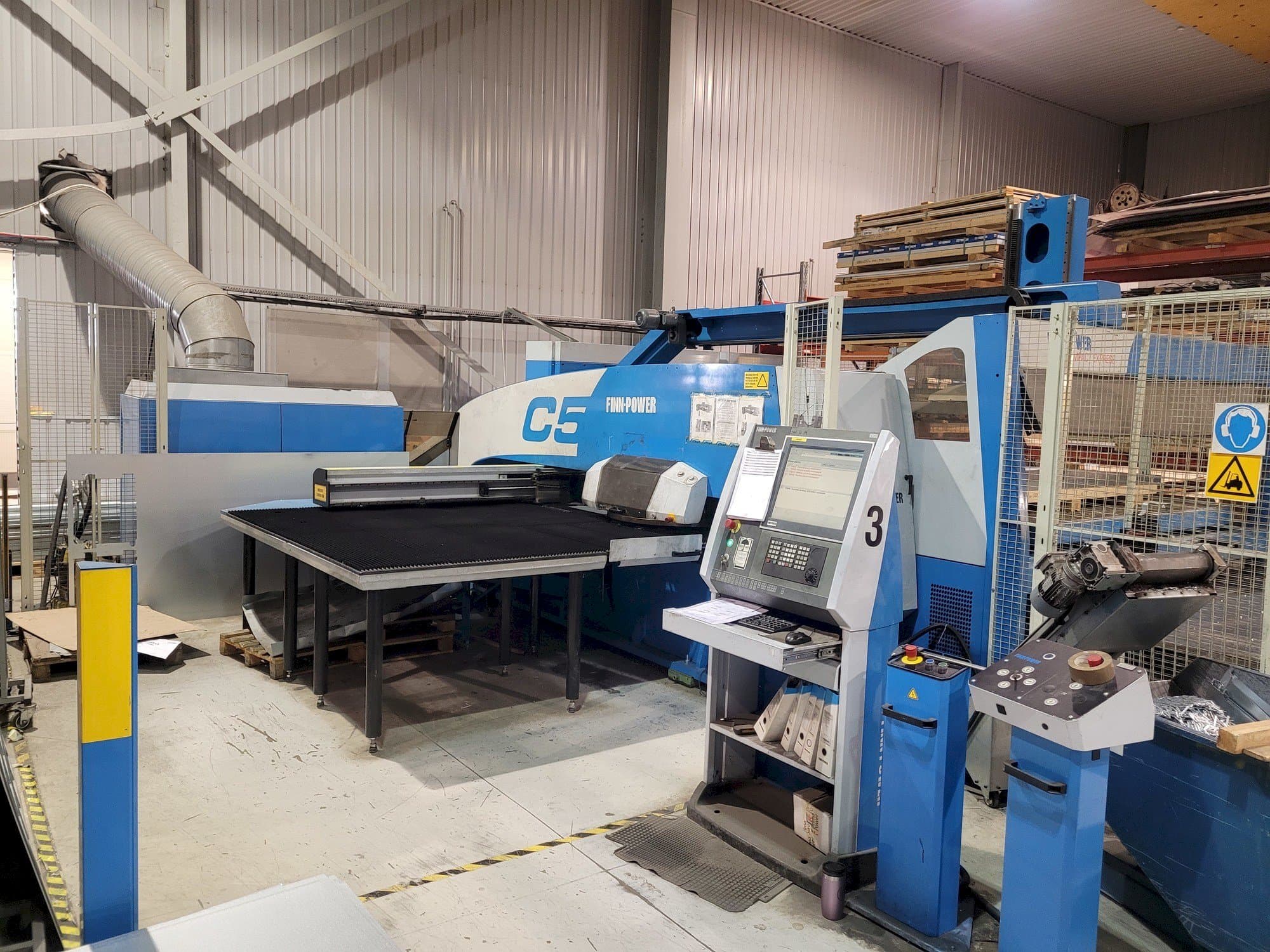 Вид станка Finn-Power C5 12 43 with Compact Express спереди