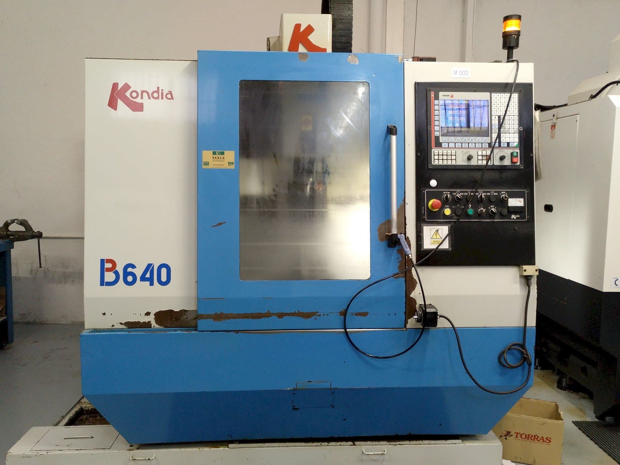 Вид станка KONDIA B-640 спереди