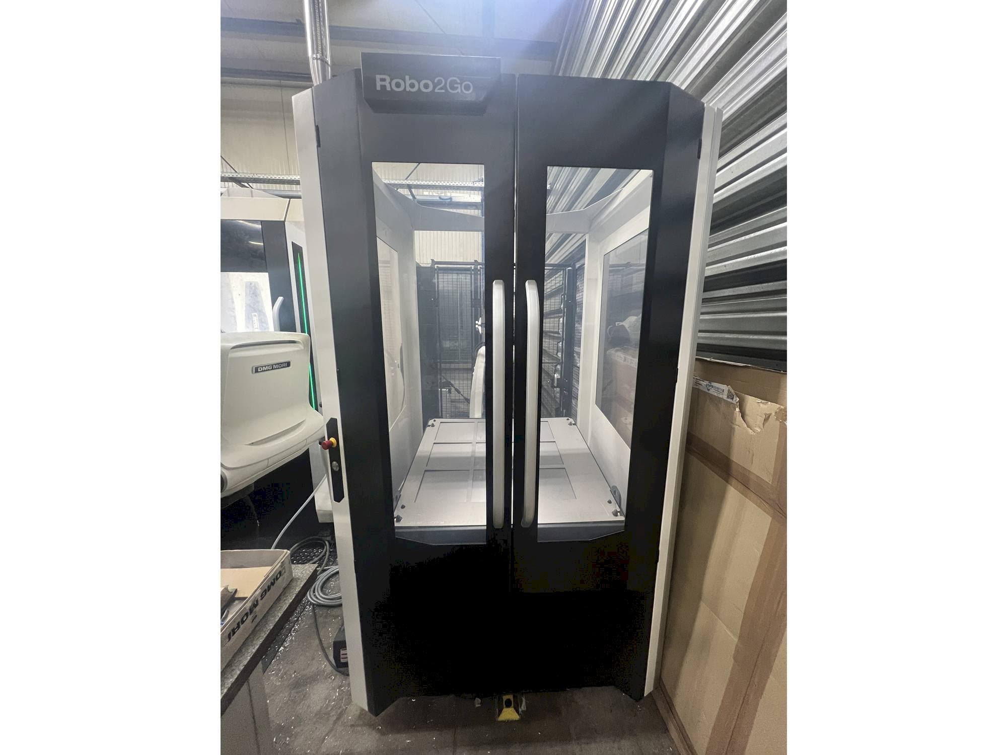 Вид станка DMG Robo2Go  спереди