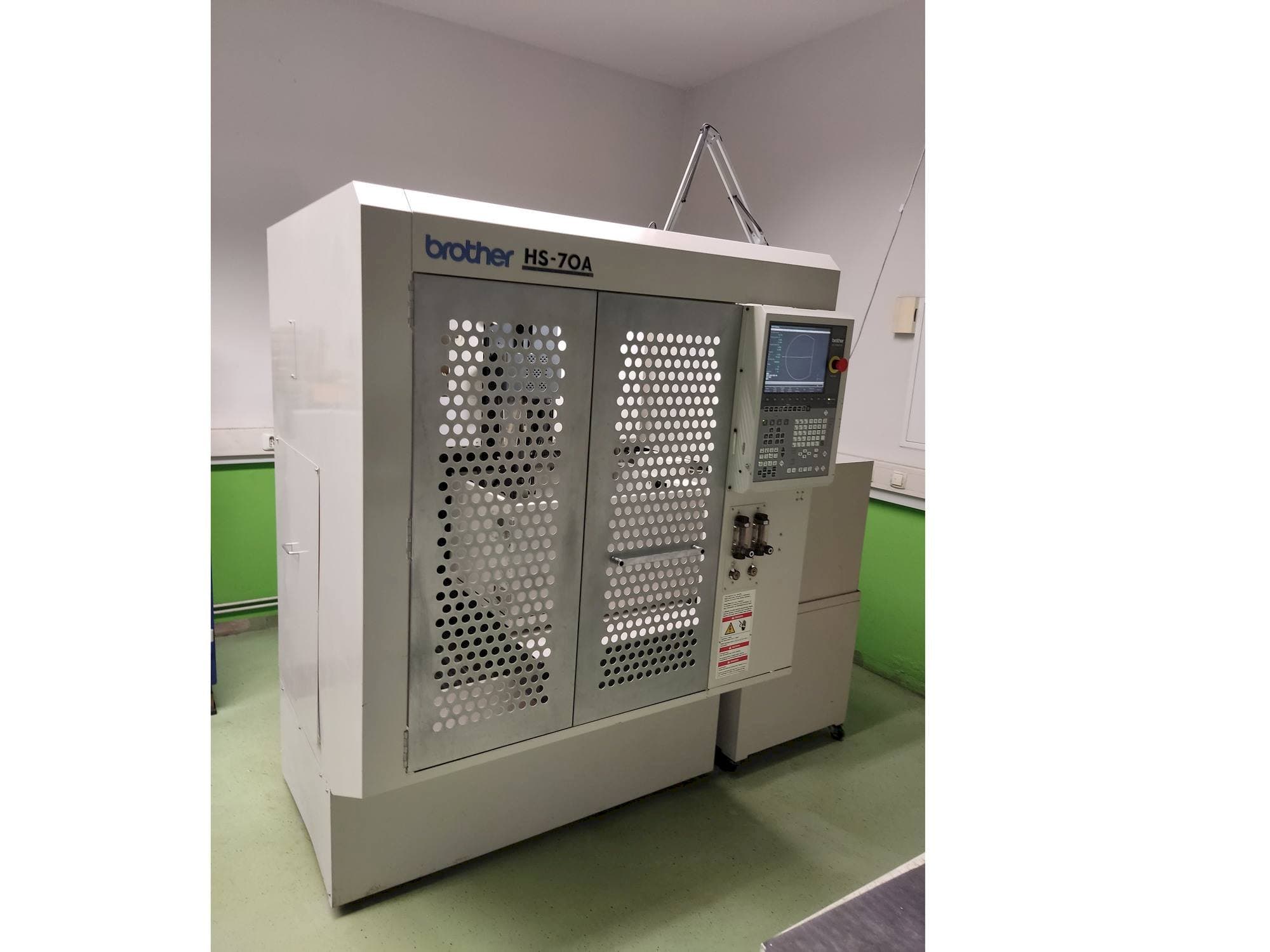 Вид станка Brother HS-70A спереди