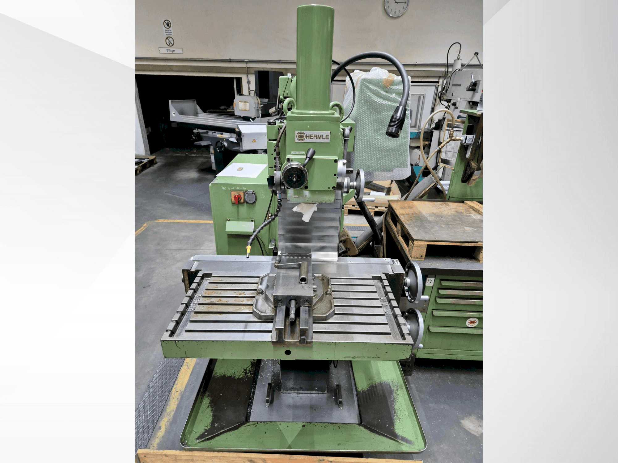 Вид станка HERMLE UWF 801 спереди