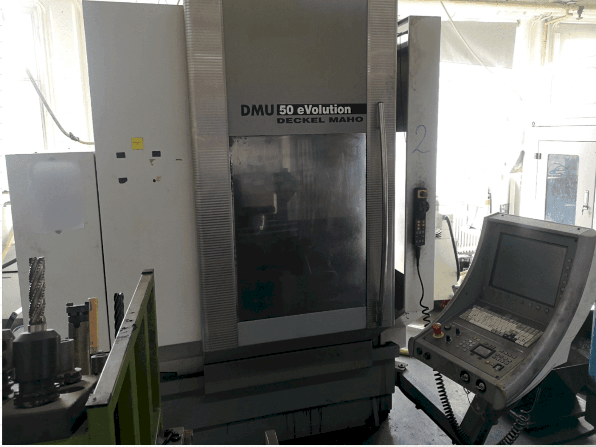 Вид станка DECKEL MAHO DMU 50 evo спереди