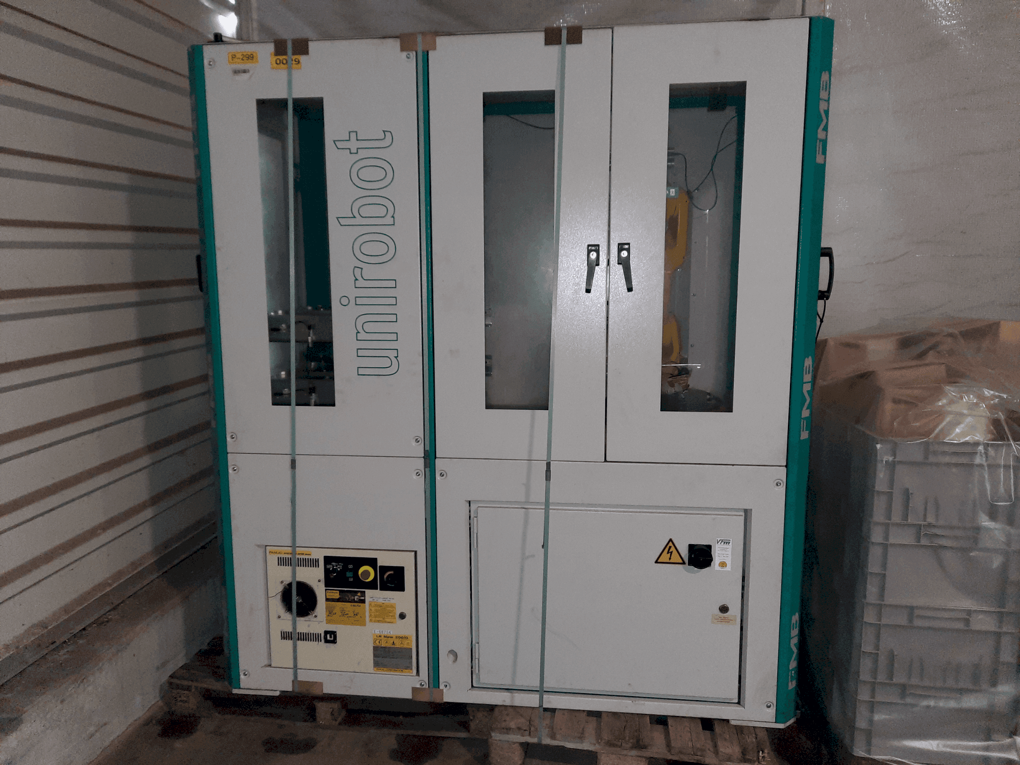 Вид станка FANUC R30-iB Mate A05B-2651-B011 спереди